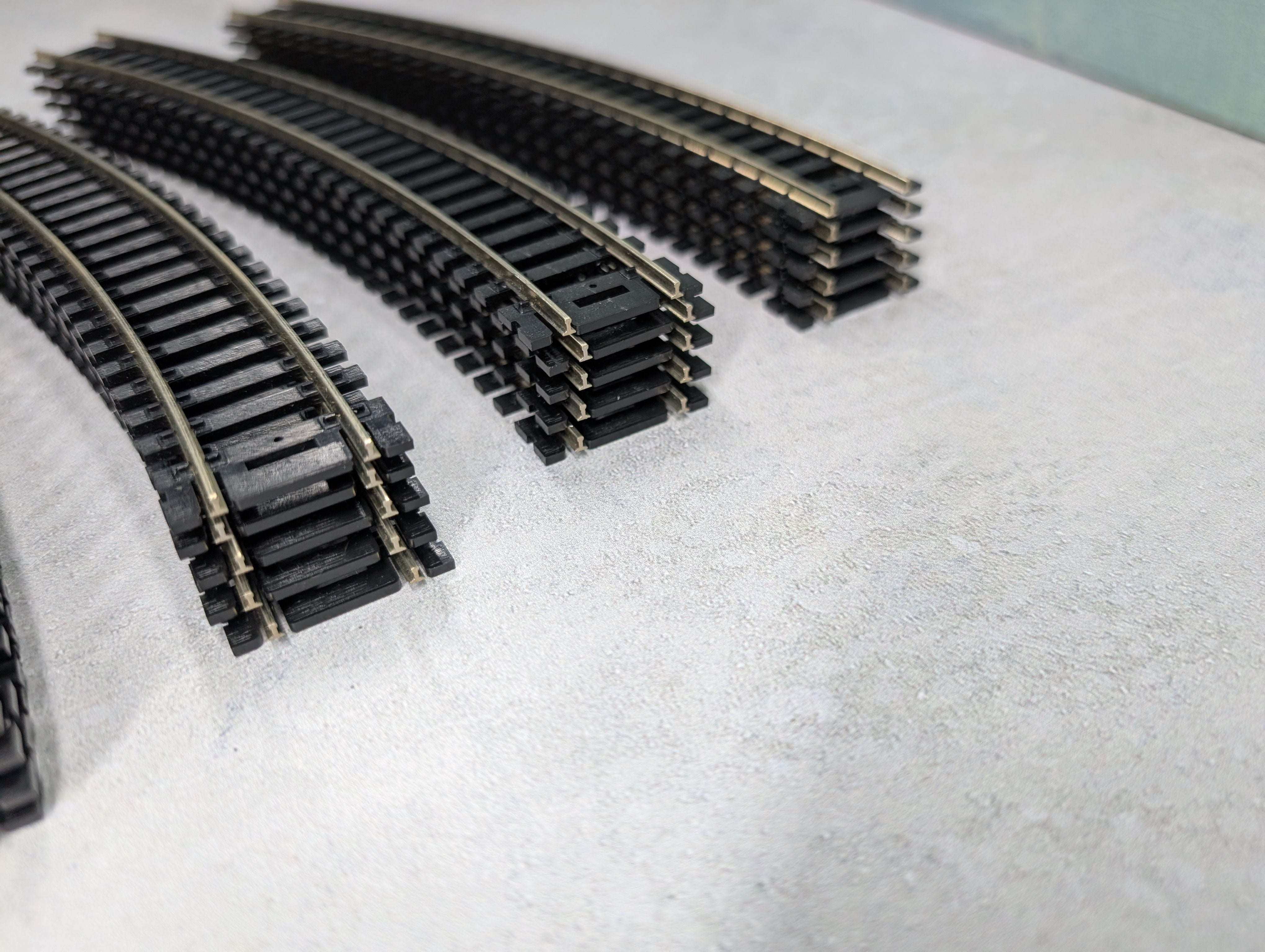USED Atlas HO Scale Lot of 15" Radius Curved Track Silver Code 100 (25 pcs)