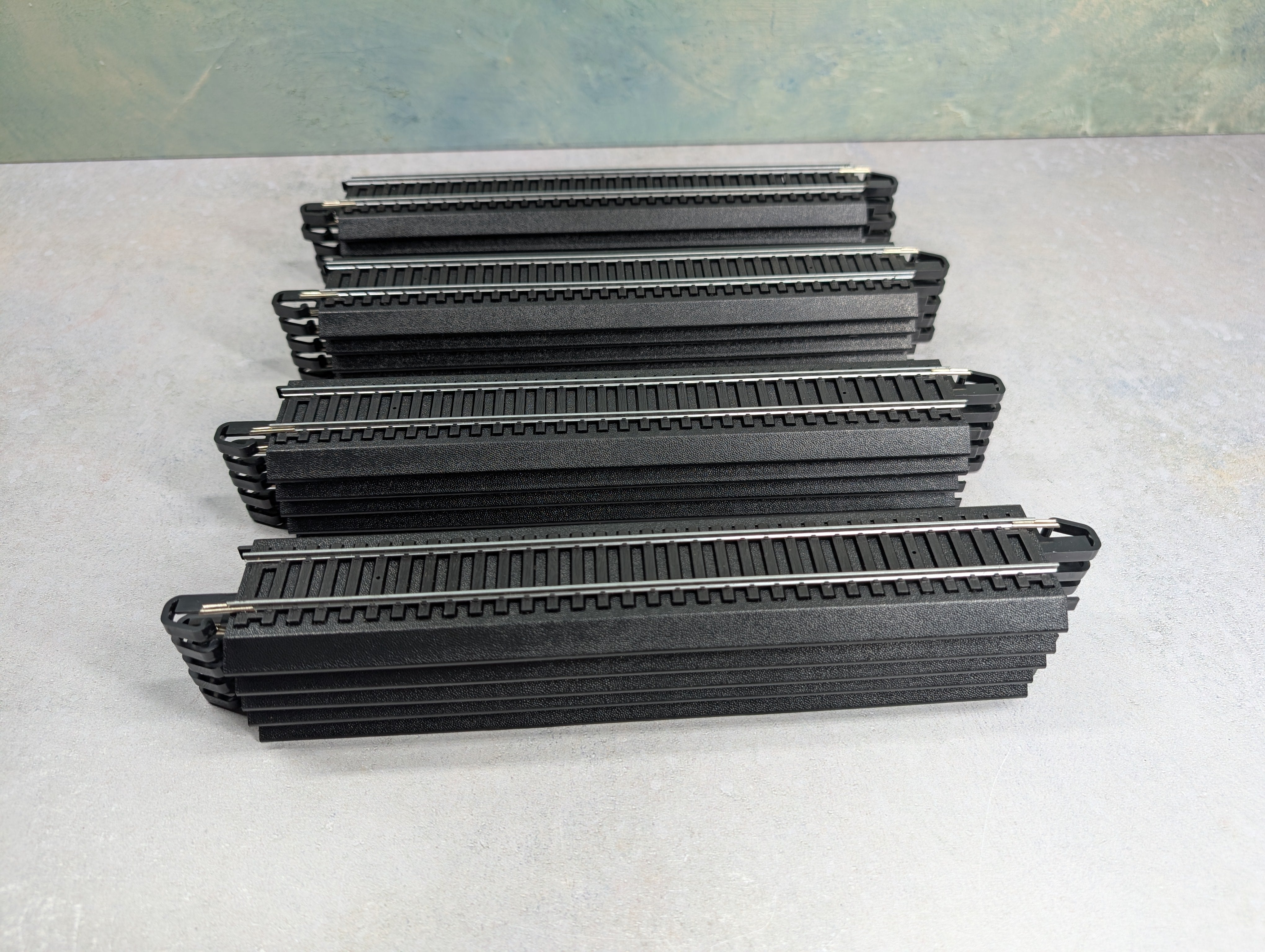 USED Bachmann HO Scale Steel Rail E-Z Track 9" Straight Track Code 100 (20 pcs)