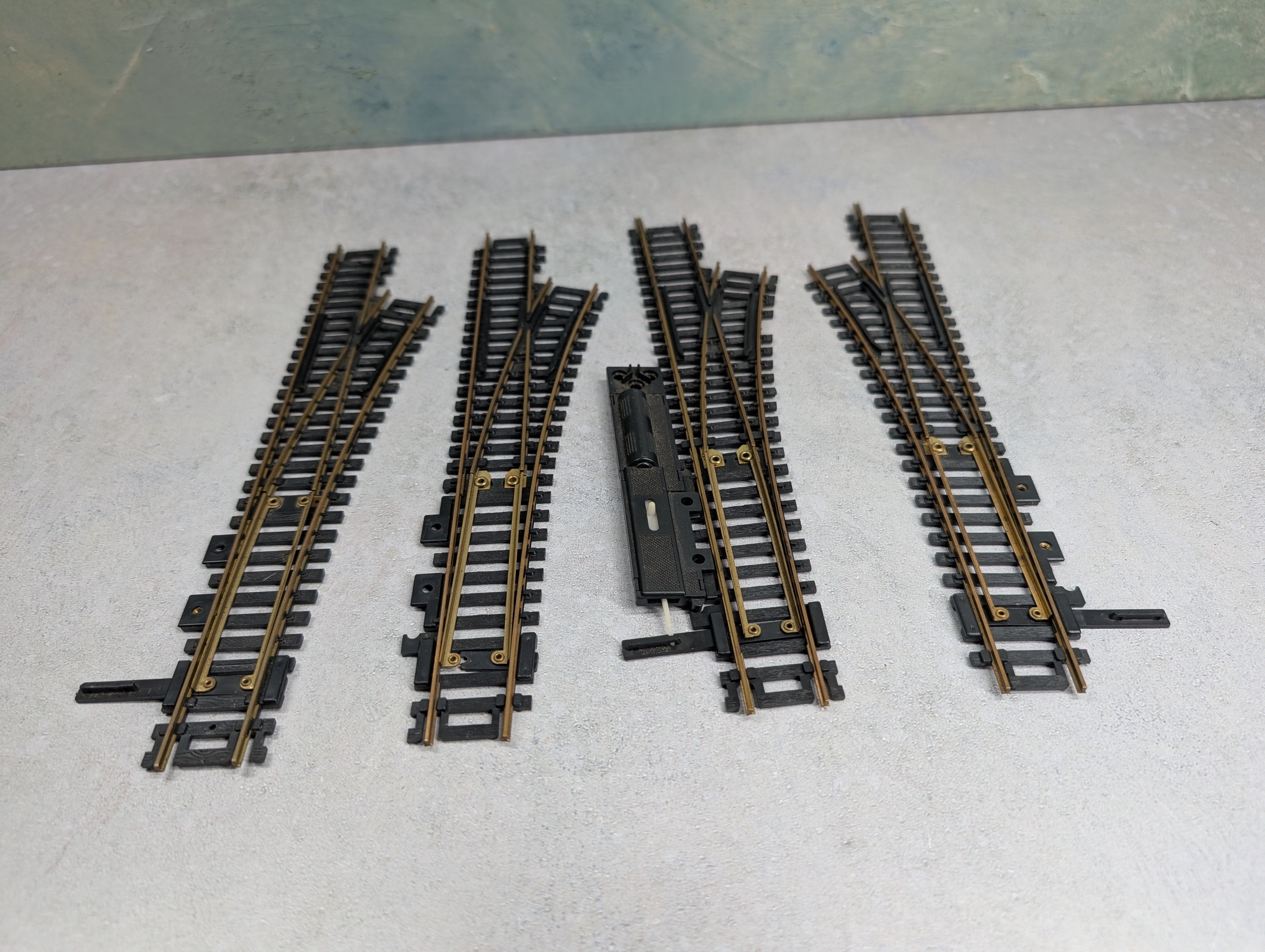 USED Atlas HO Scale Lot of Snap Left & Right Switches Brass Code 100 (4 pcs)