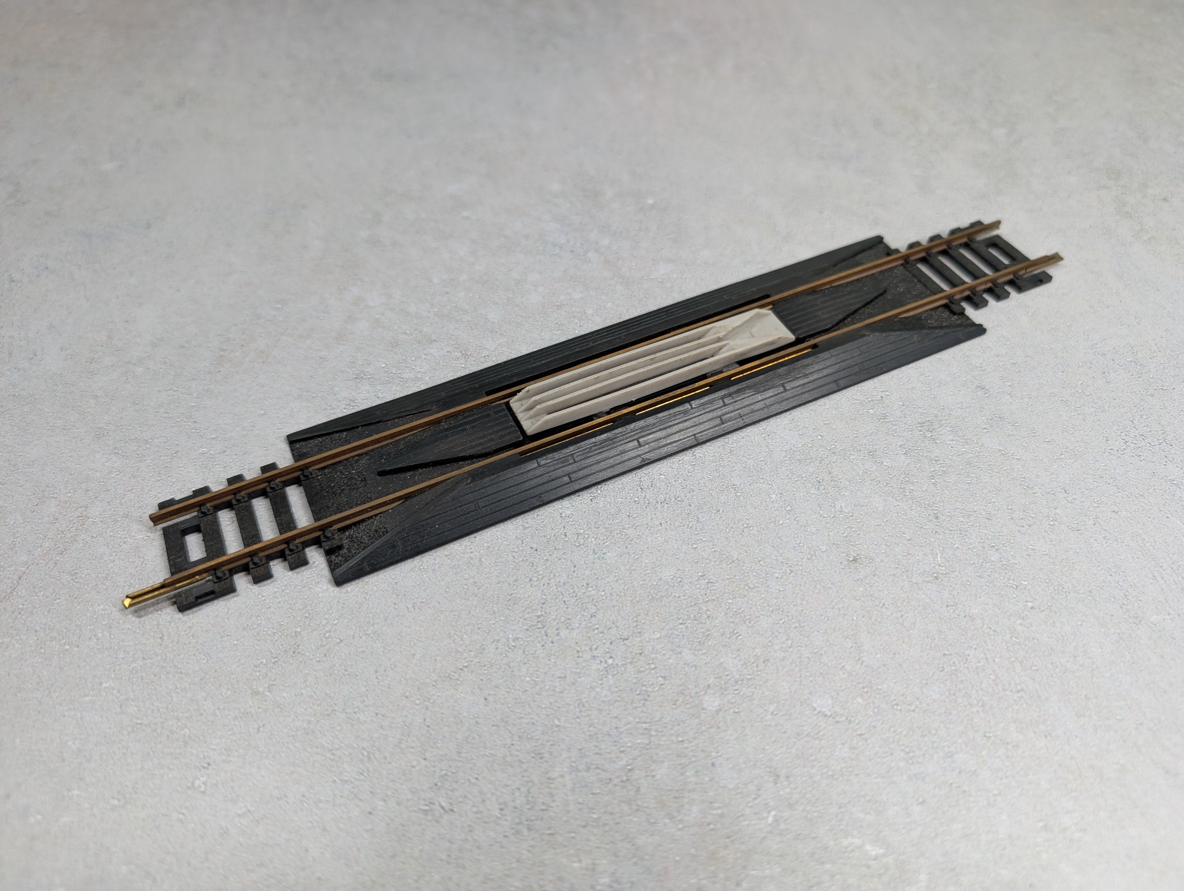USED Atlas HO Scale 9" Straight Dead-End Uncoupler Brass Track Code 100