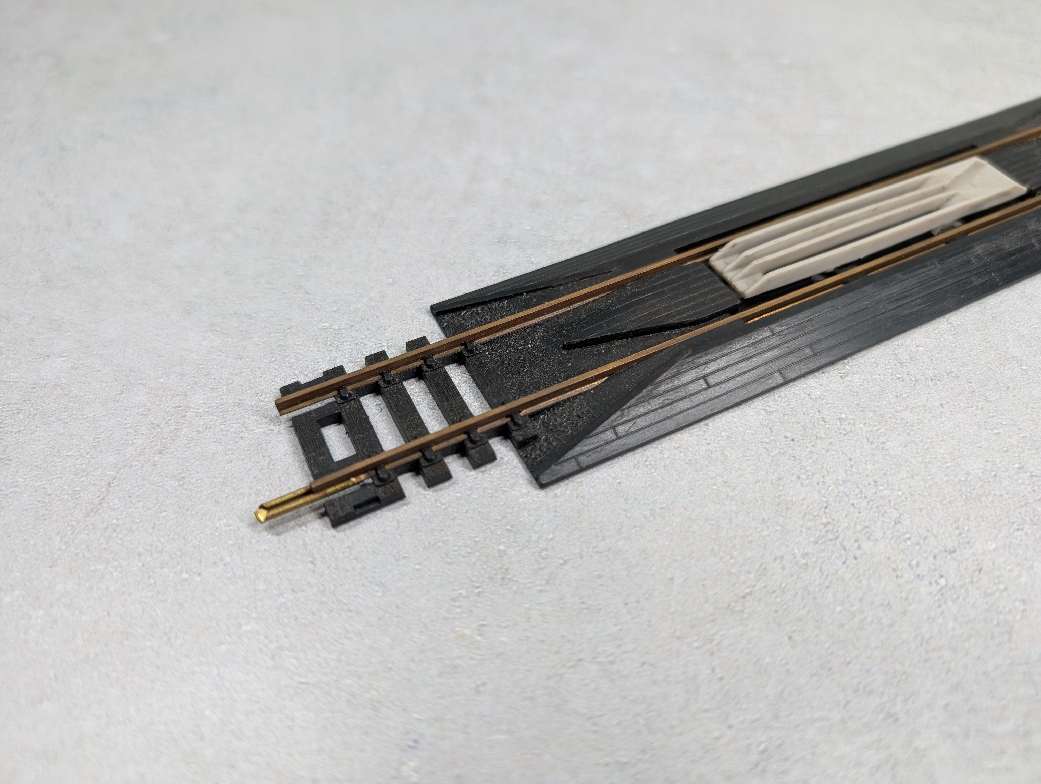 USED Atlas HO Scale 9" Straight Dead-End Uncoupler Brass Track Code 100