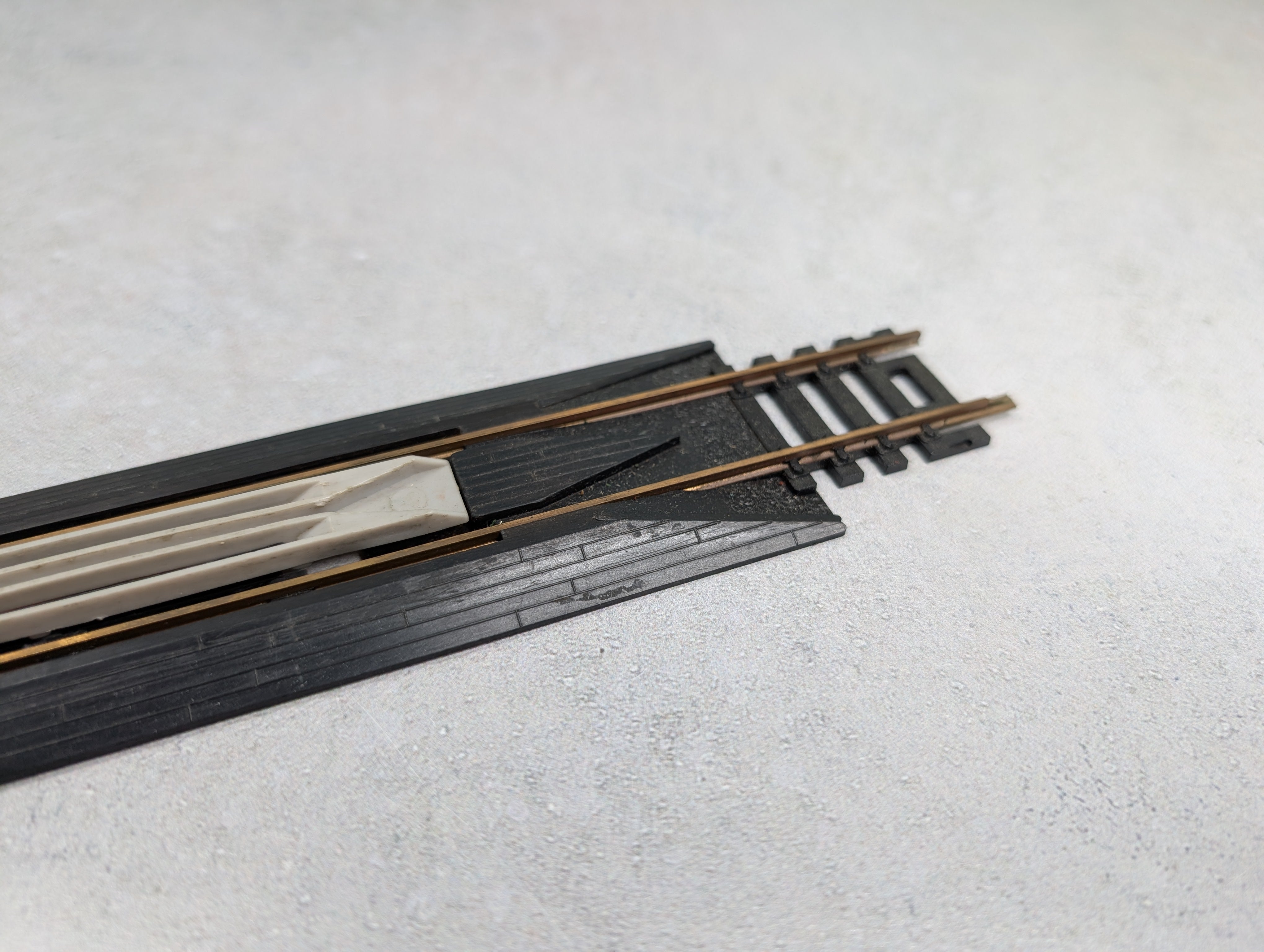 USED Atlas HO Scale 9" Straight Dead-End Uncoupler Brass Track Code 100