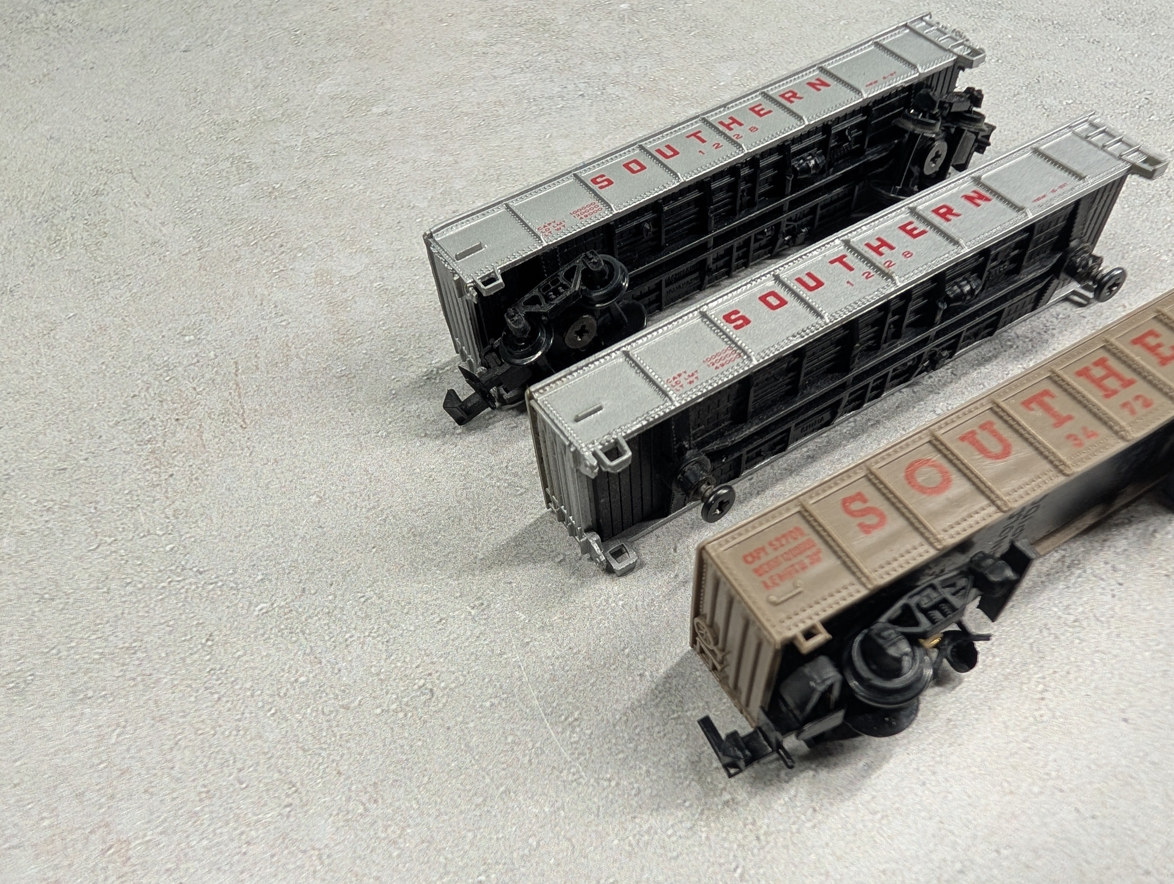 USED N Scale Lot of Rough Gondolas Southern (3 pcs)