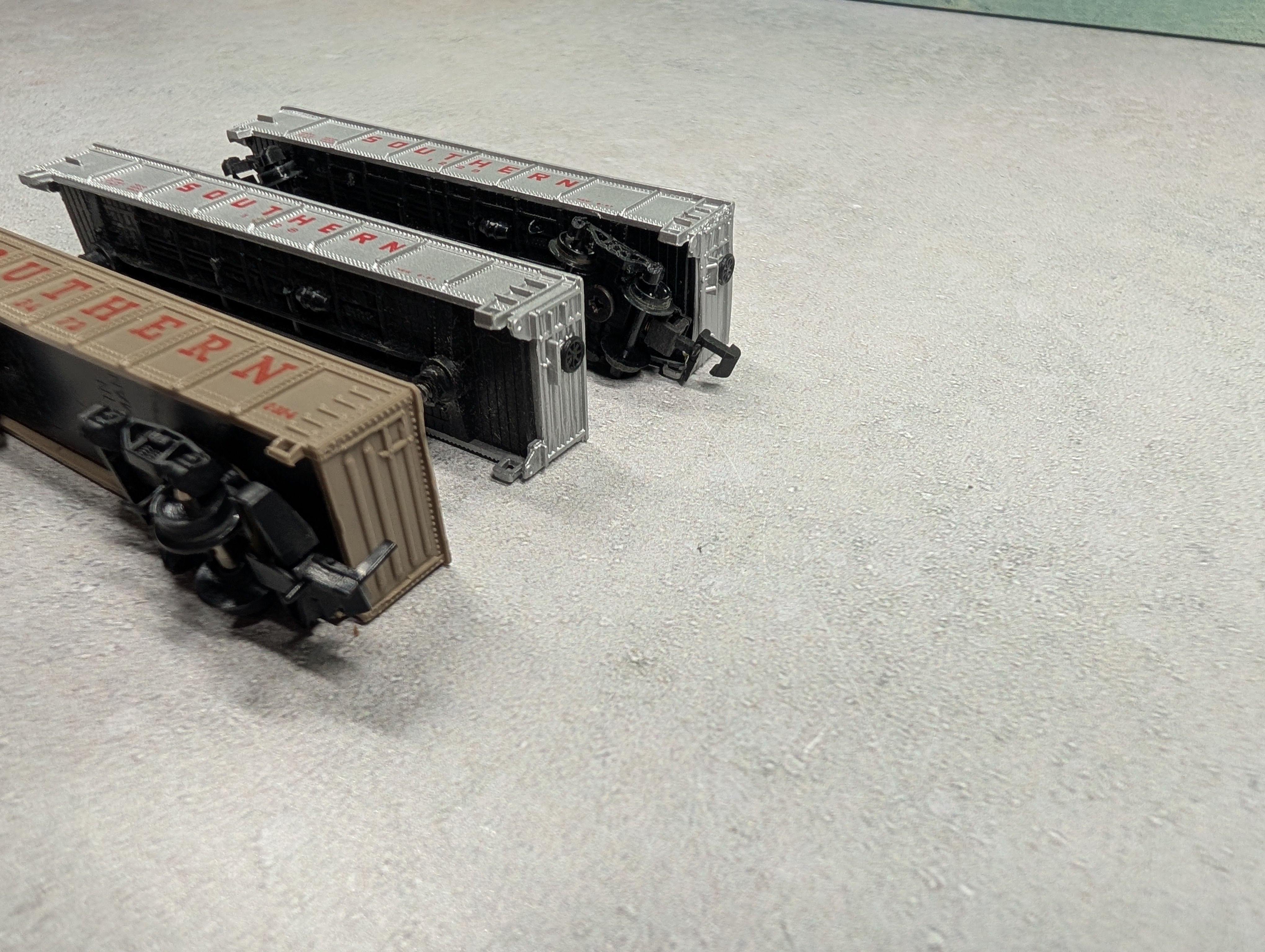 USED N Scale Lot of Rough Gondolas Southern (3 pcs)