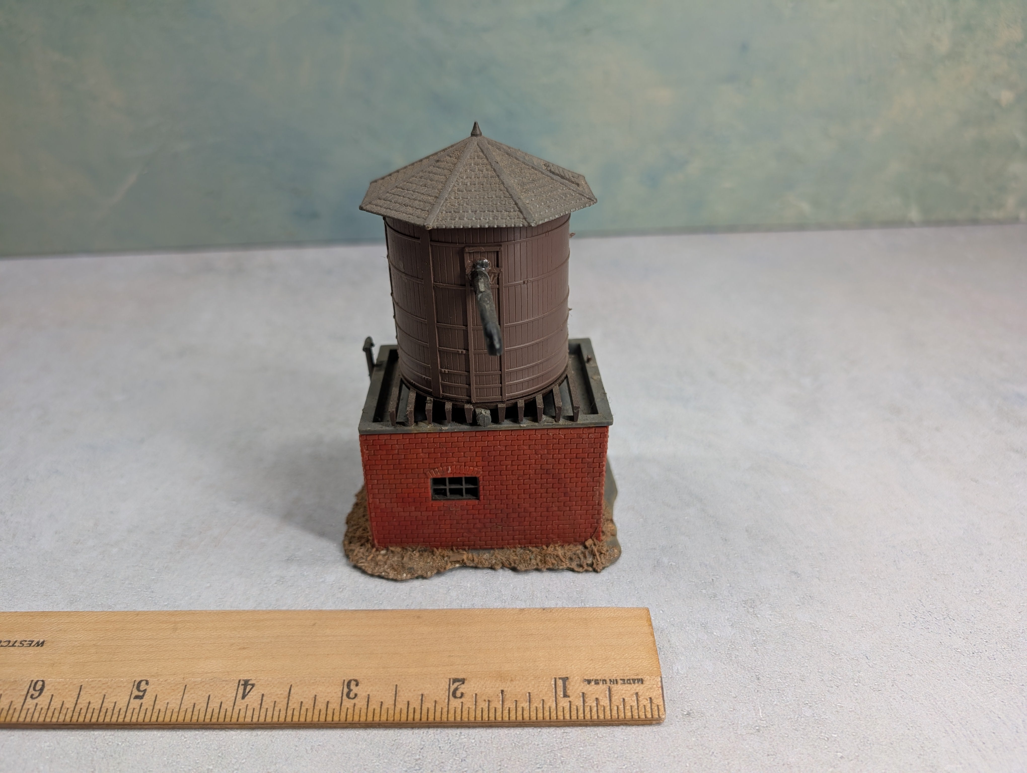 USED Pola HO Scale Water Tank Tower Pump House