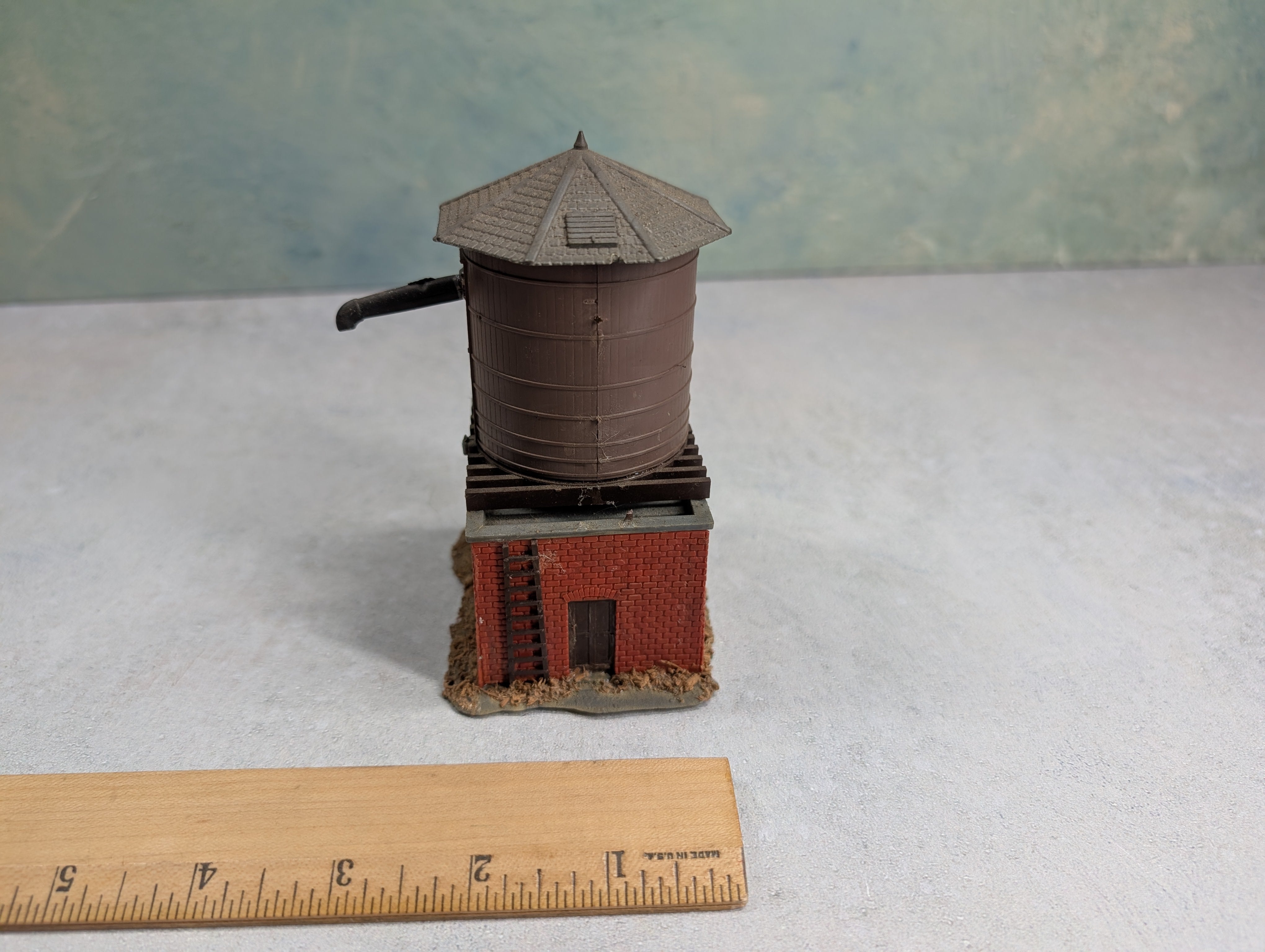 USED Pola HO Scale Water Tank Tower Pump House