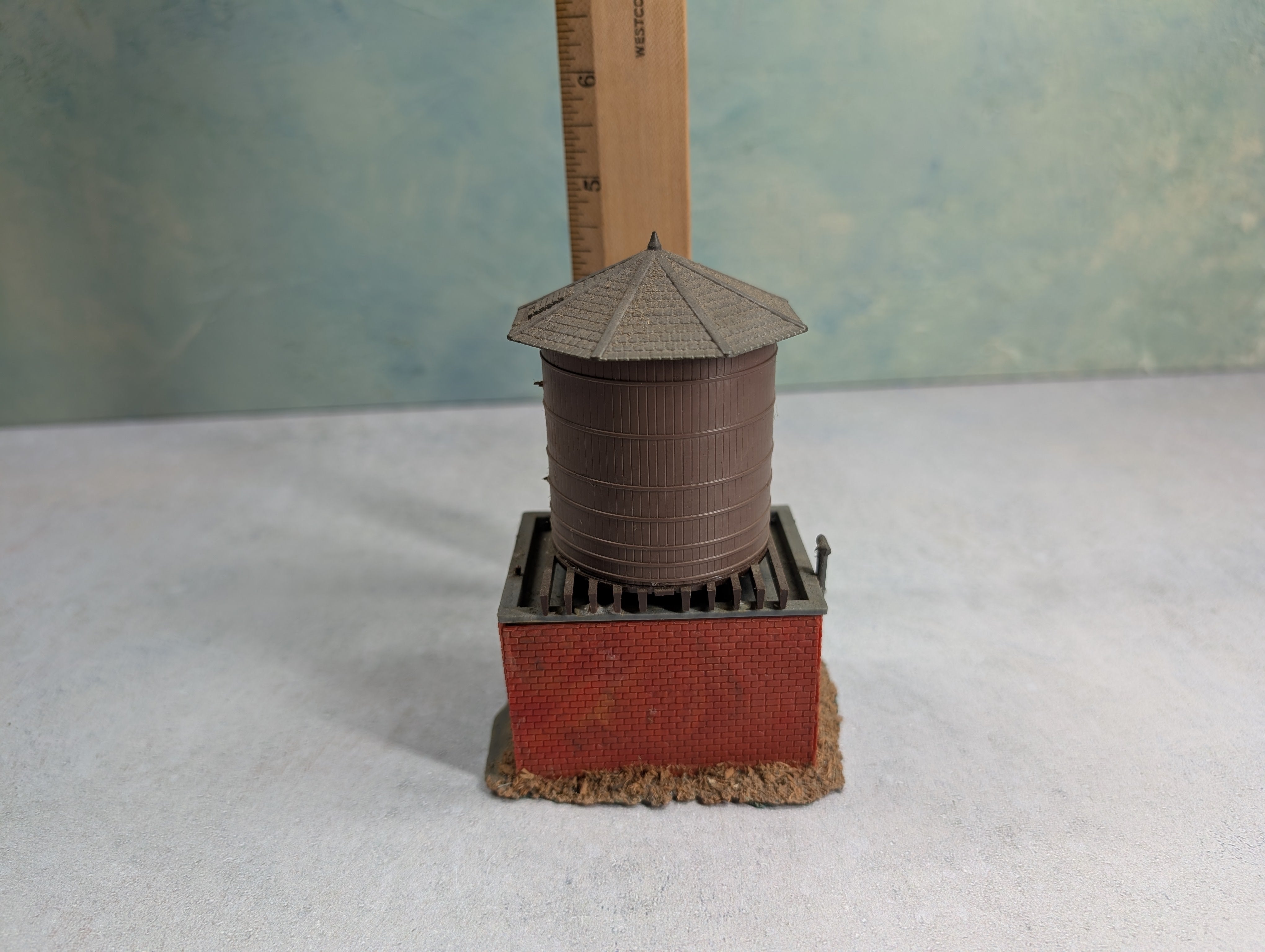 USED Pola HO Scale Water Tank Tower Pump House