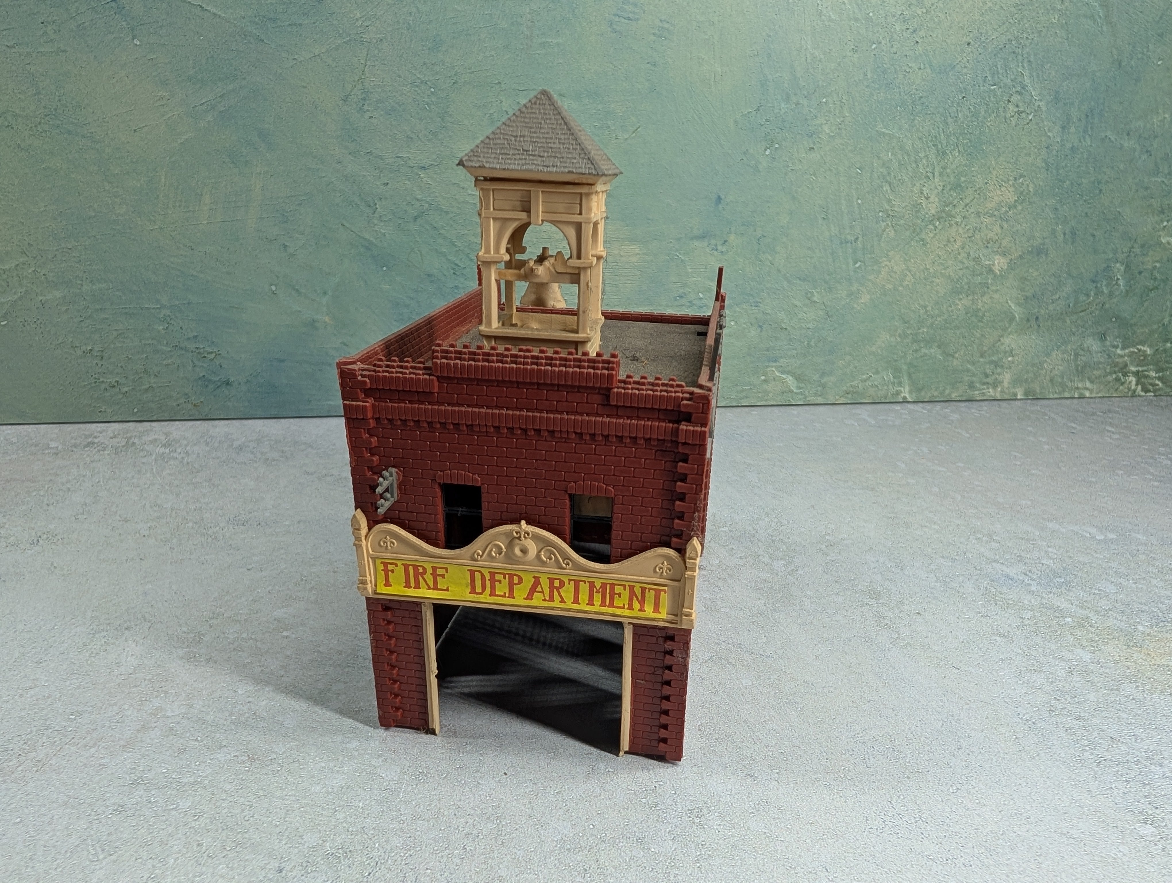 USED HO Scale Old Time Brick Fire House, Building