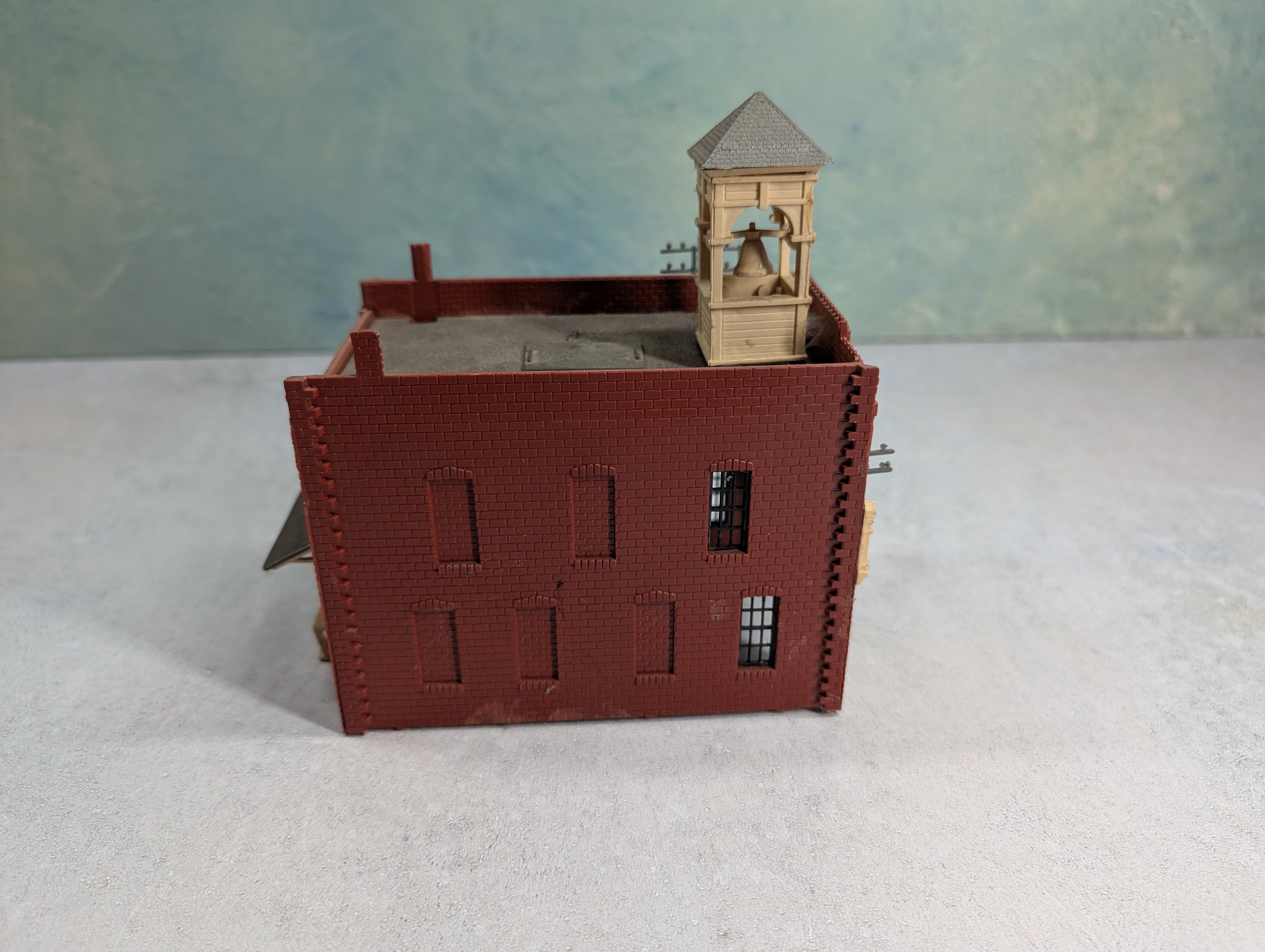 USED HO Scale Old Time Brick Fire House, Building
