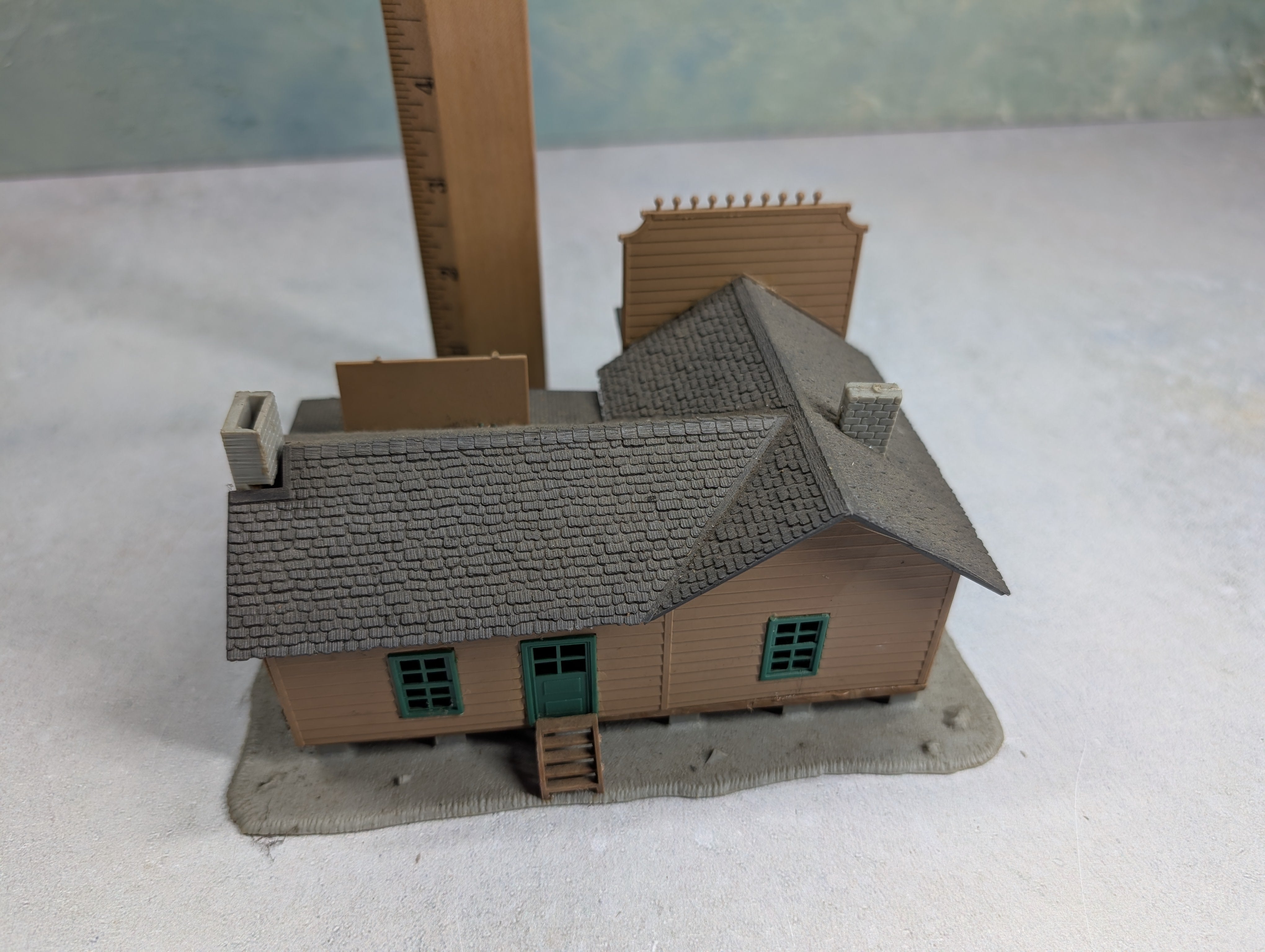 USED Pola HO Scale Speedy Andrew's Repair Shop, Building