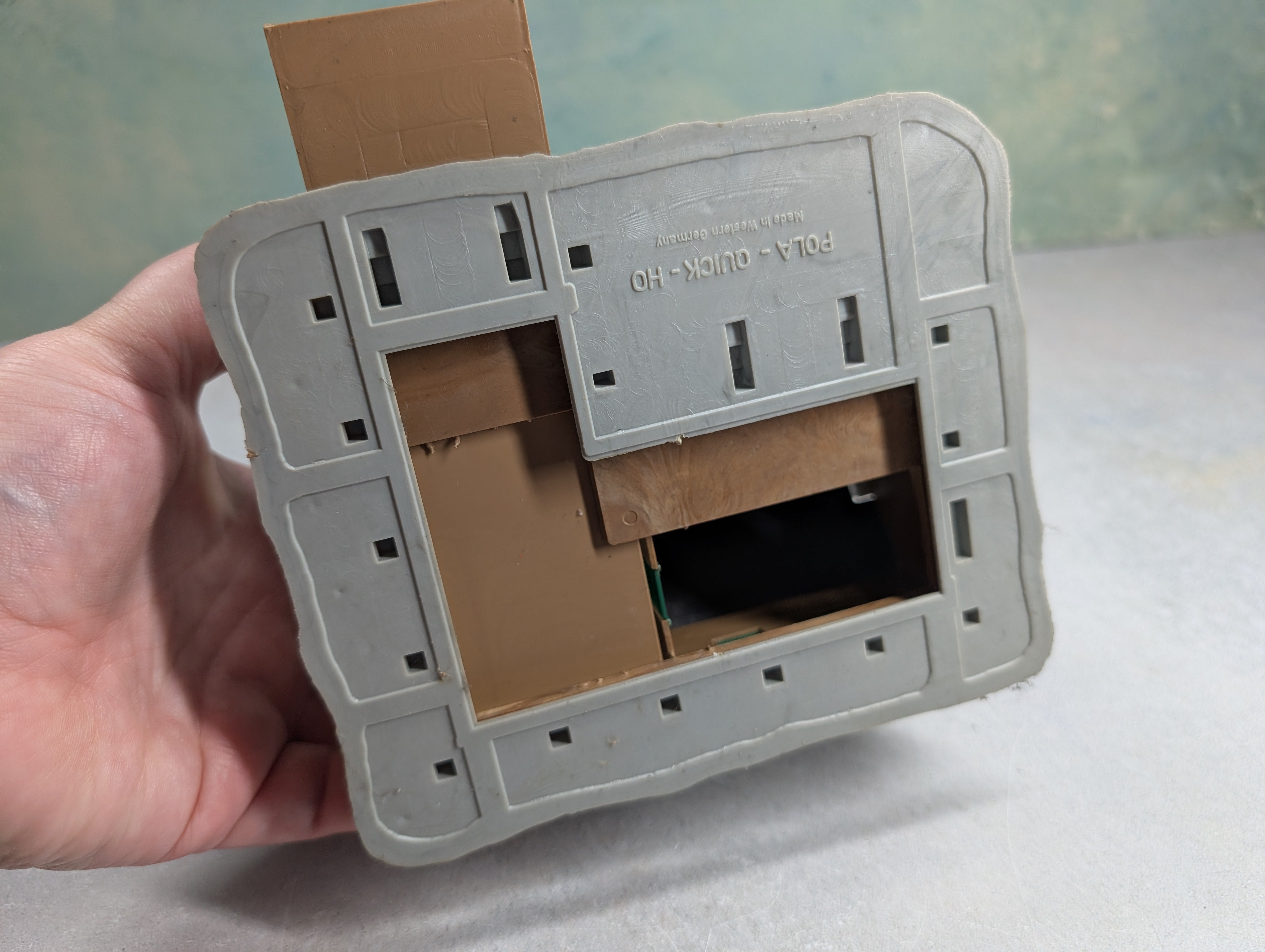 USED Pola HO Scale Speedy Andrew's Repair Shop, Building