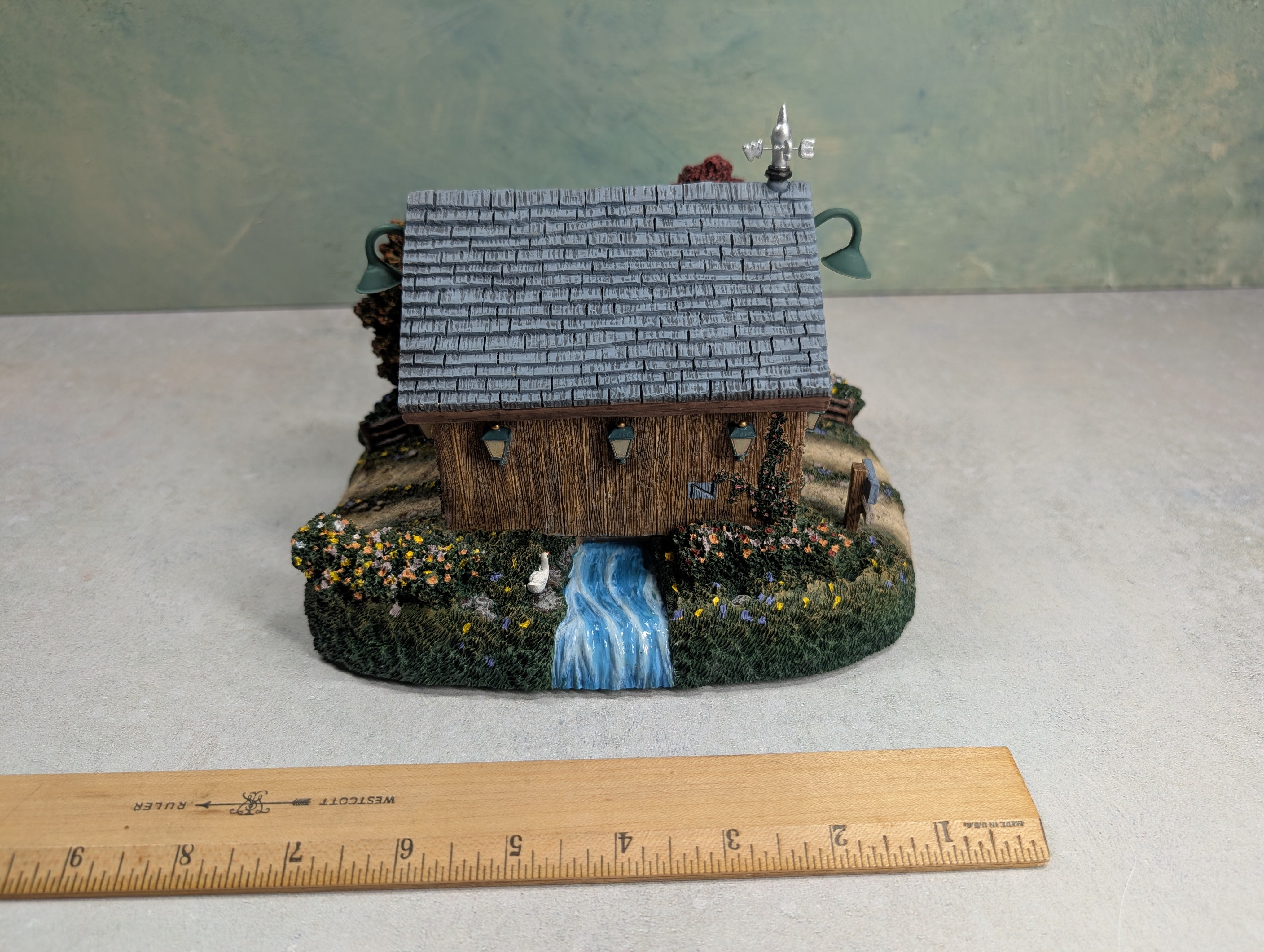 USED Hawthorne Village 79738 Seaside Covered Bridge Thomas Kinkade