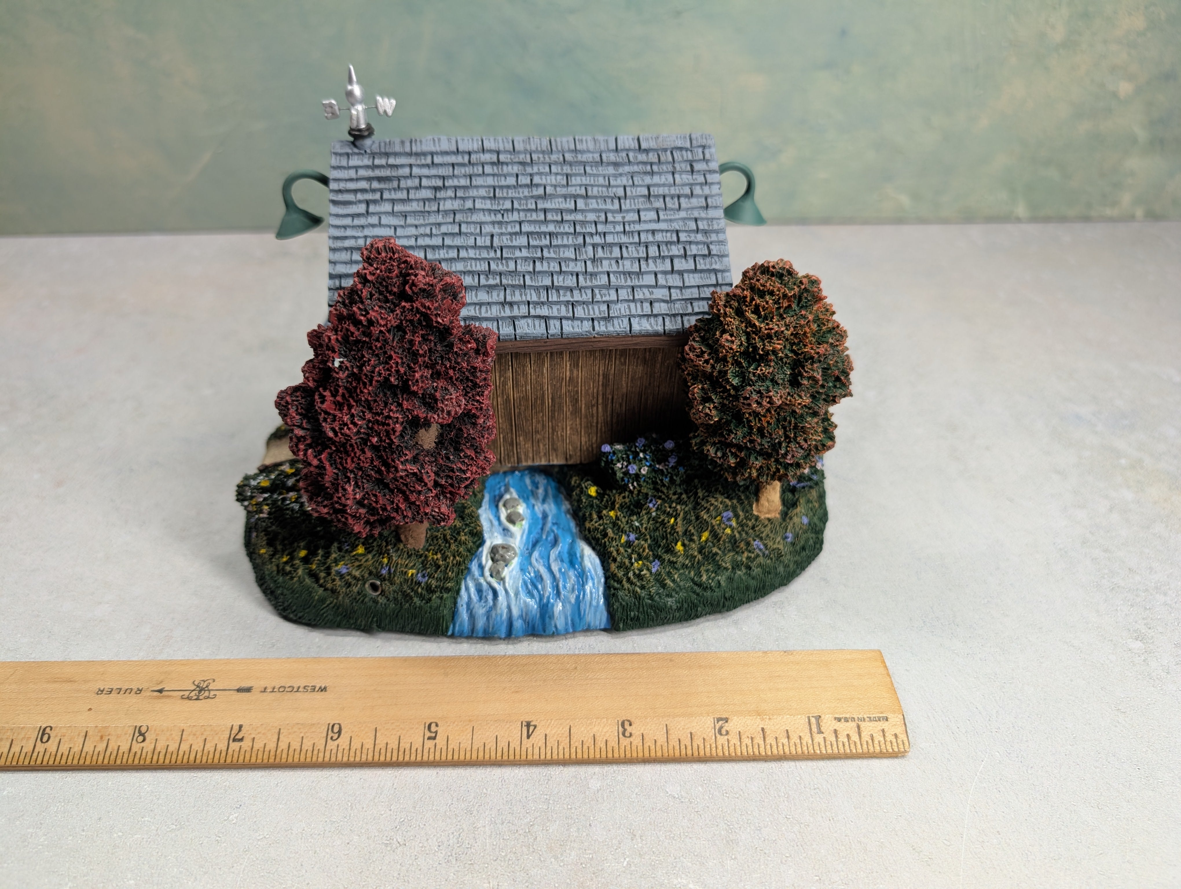 USED Hawthorne Village 79738 Seaside Covered Bridge Thomas Kinkade