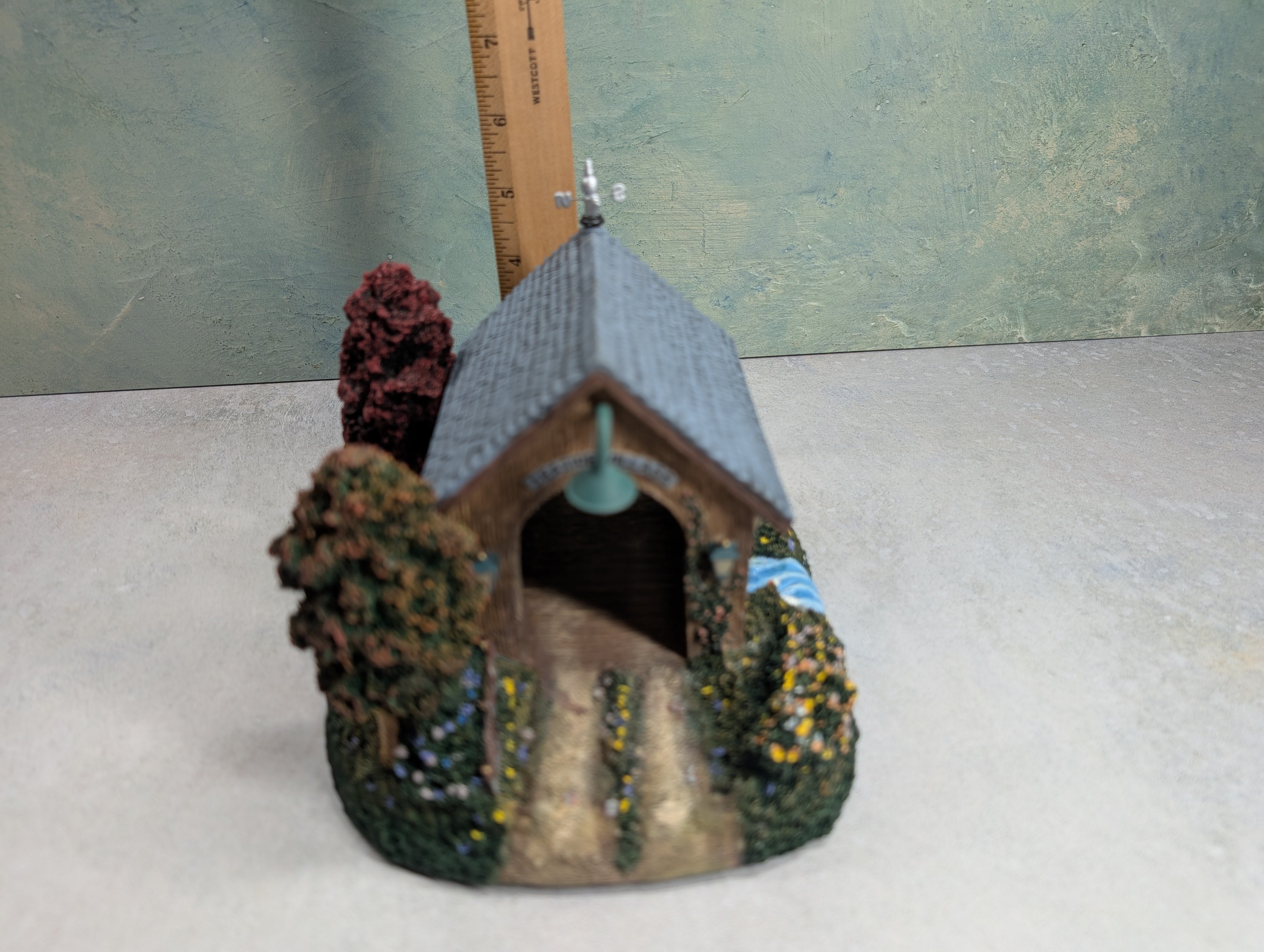 USED Hawthorne Village 79738 Seaside Covered Bridge Thomas Kinkade