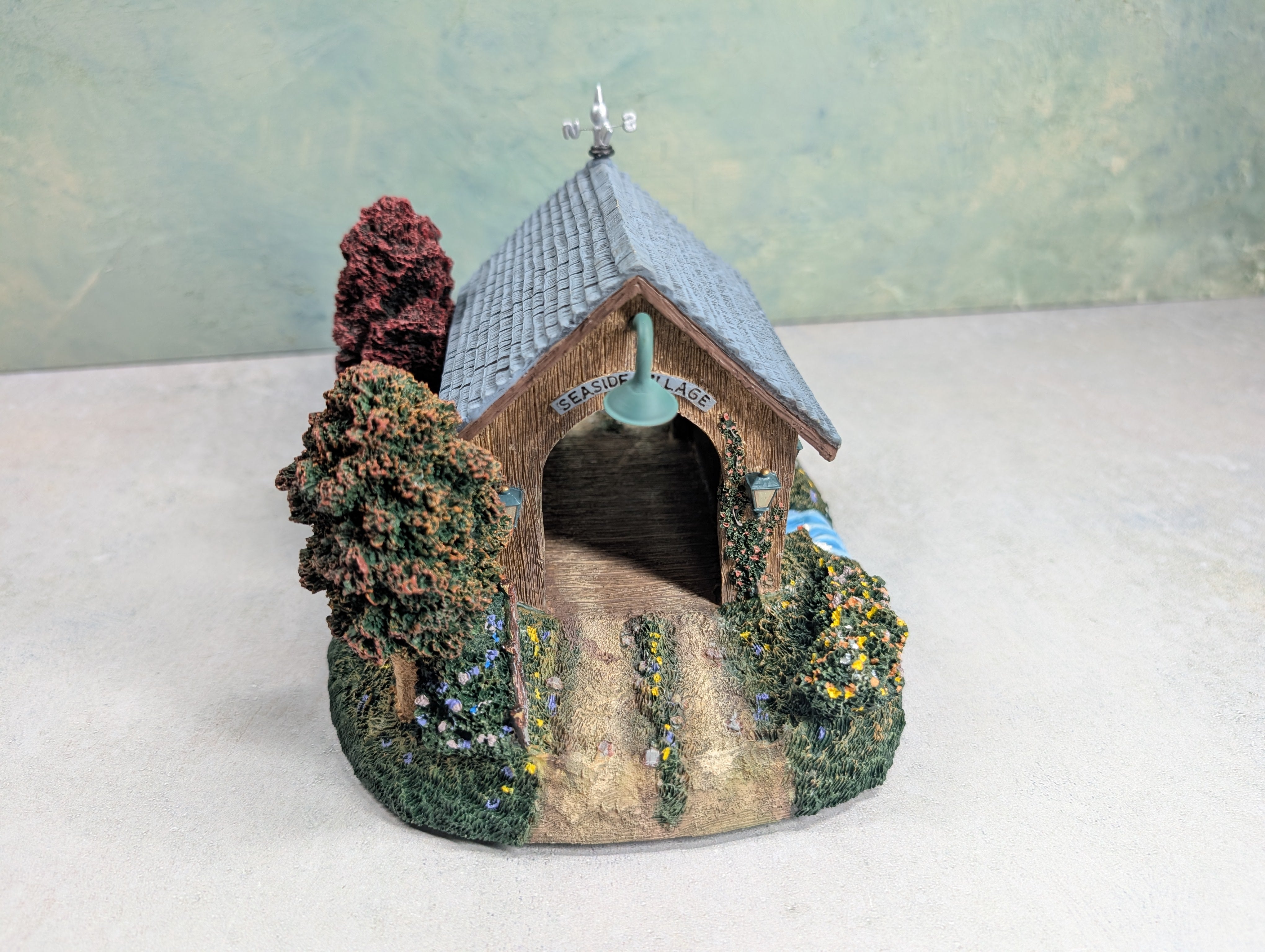 USED Hawthorne Village 79738 Seaside Covered Bridge Thomas Kinkade