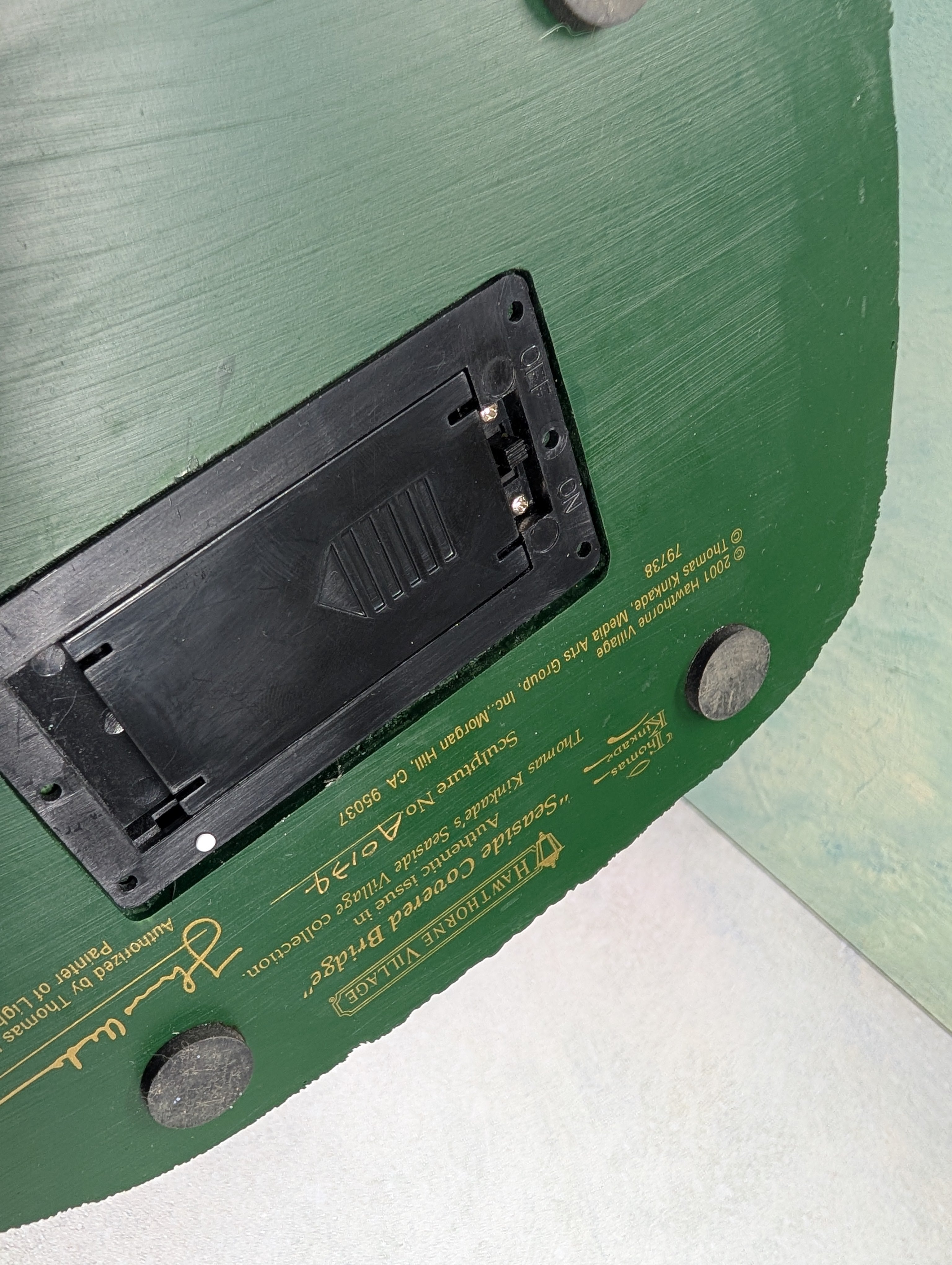 USED Hawthorne Village 79738 Seaside Covered Bridge Thomas Kinkade