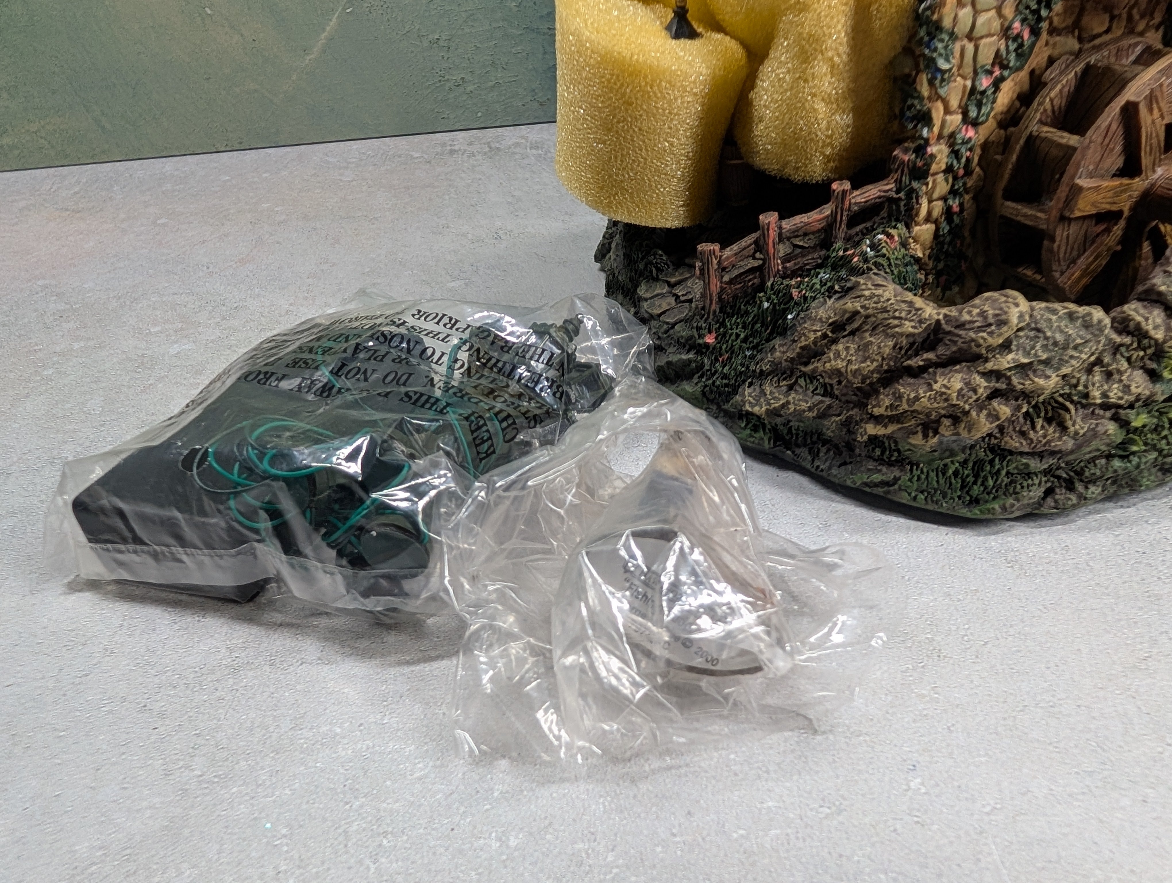 USED Hawthorne Village 79734 Stonebrook Mill Thomas Kinkade