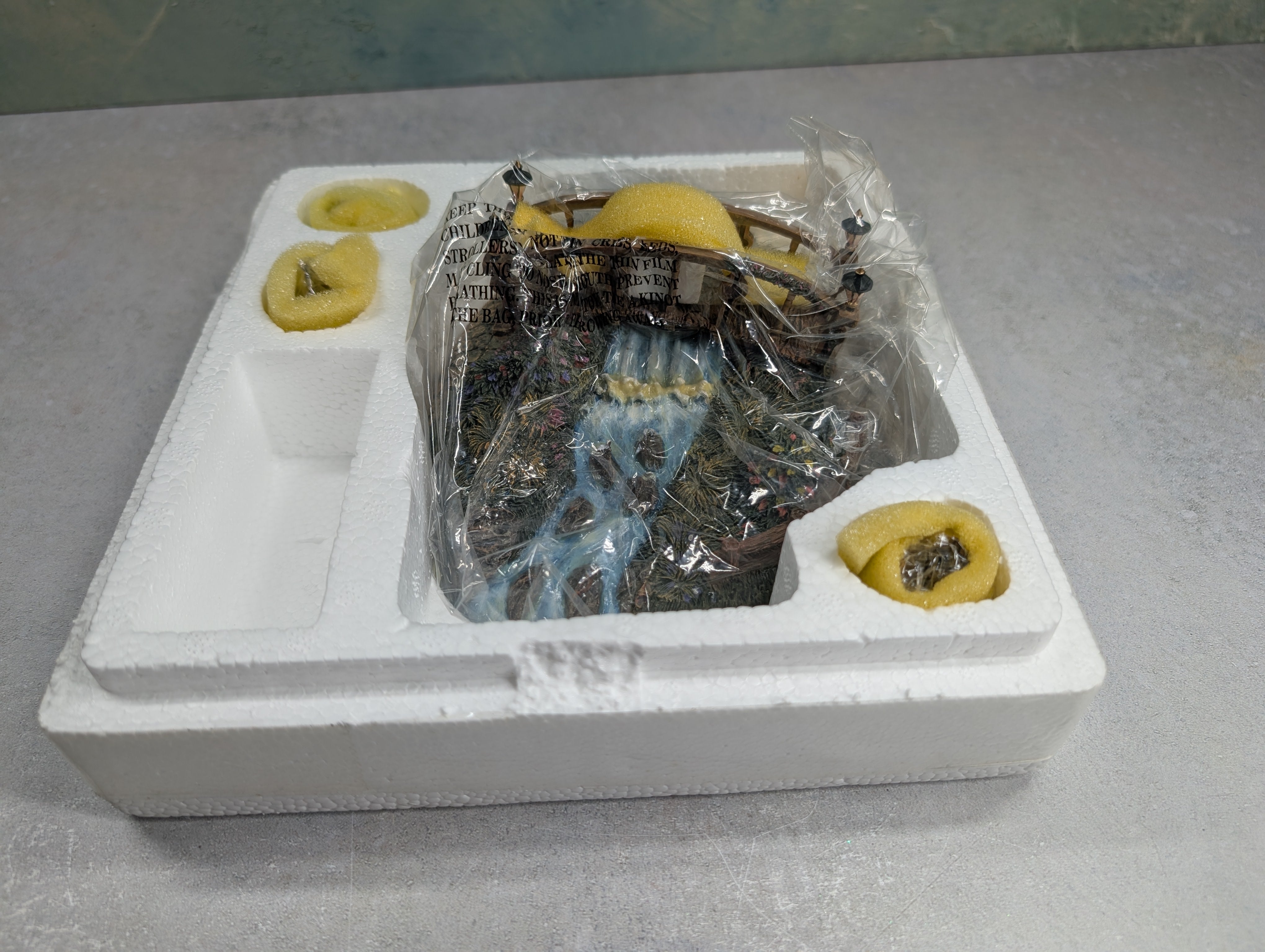 USED Hawthorne Village 79732 Sweetheart Bridge Thomas Kinkade