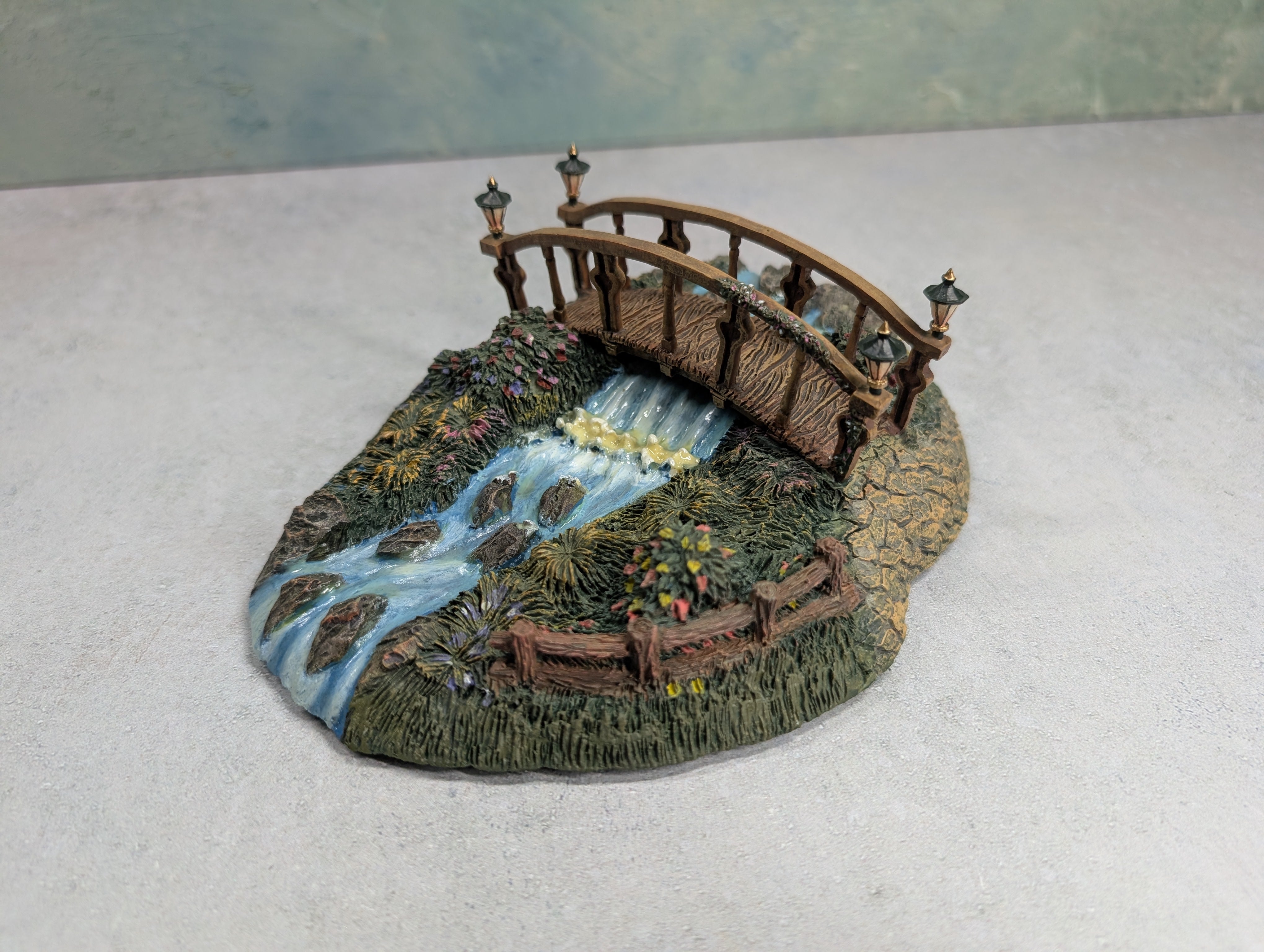 USED Hawthorne Village 79732 Sweetheart Bridge Thomas Kinkade