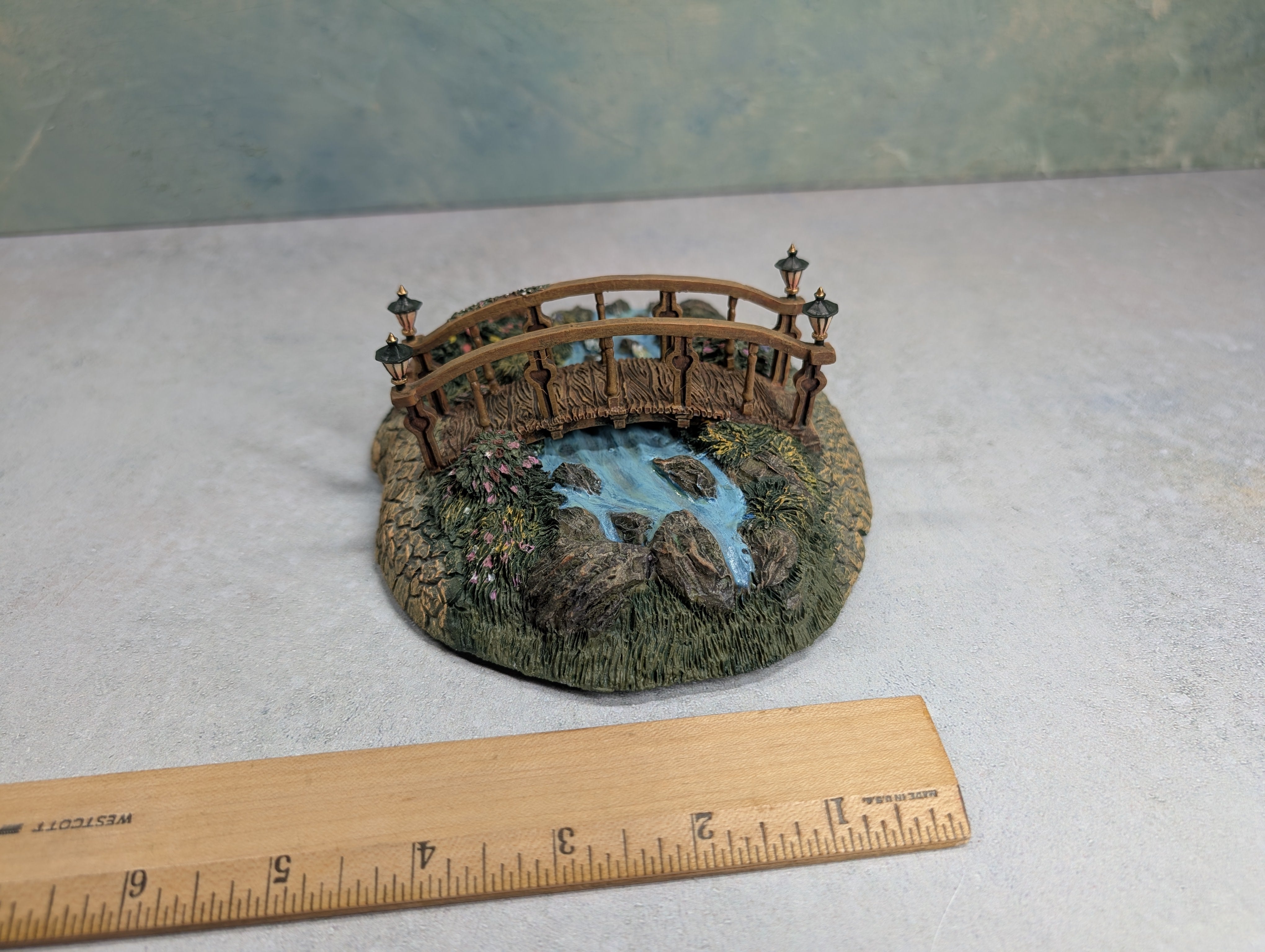 USED Hawthorne Village 79732 Sweetheart Bridge Thomas Kinkade