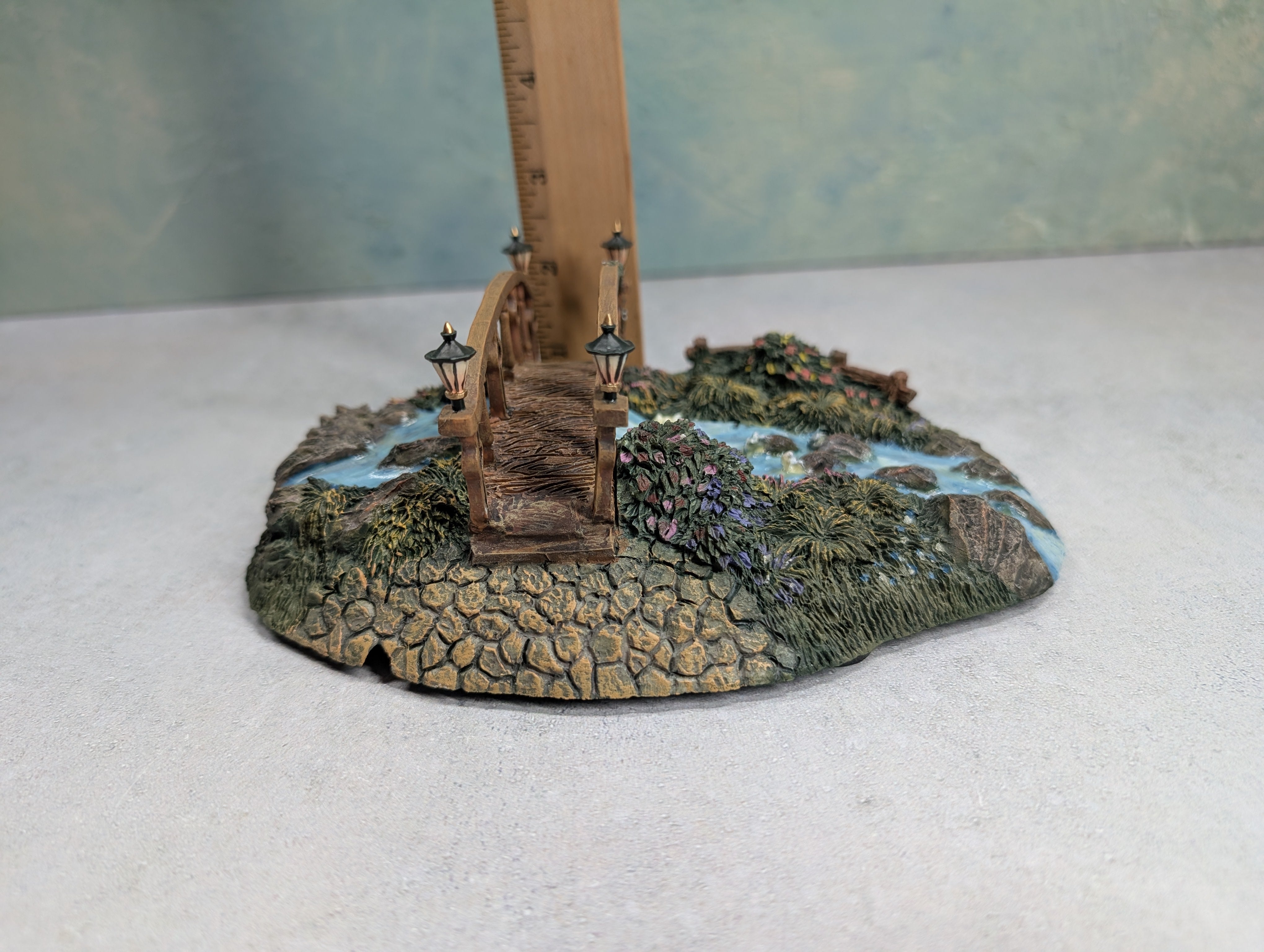 USED Hawthorne Village 79732 Sweetheart Bridge Thomas Kinkade