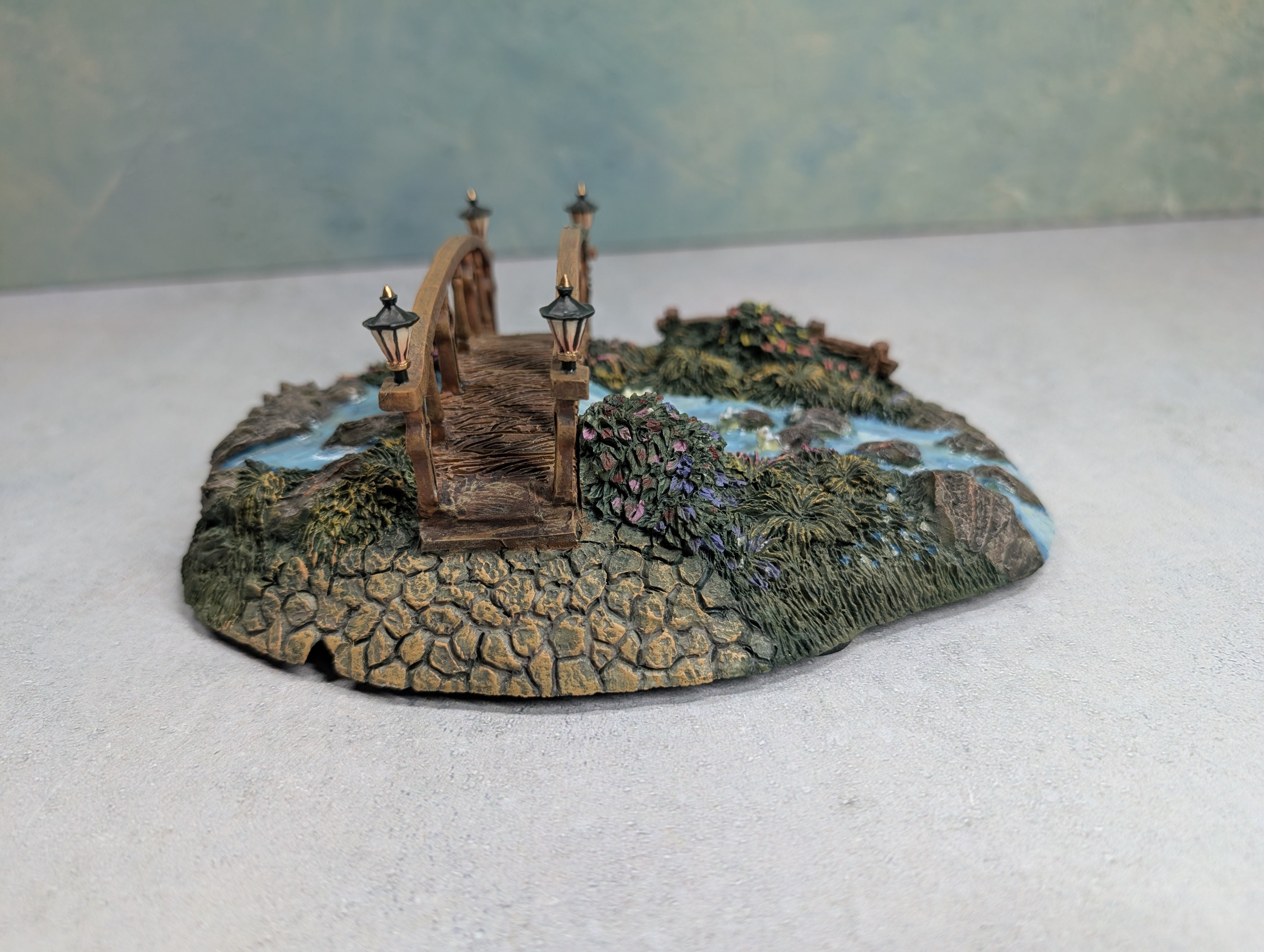 USED Hawthorne Village 79732 Sweetheart Bridge Thomas Kinkade