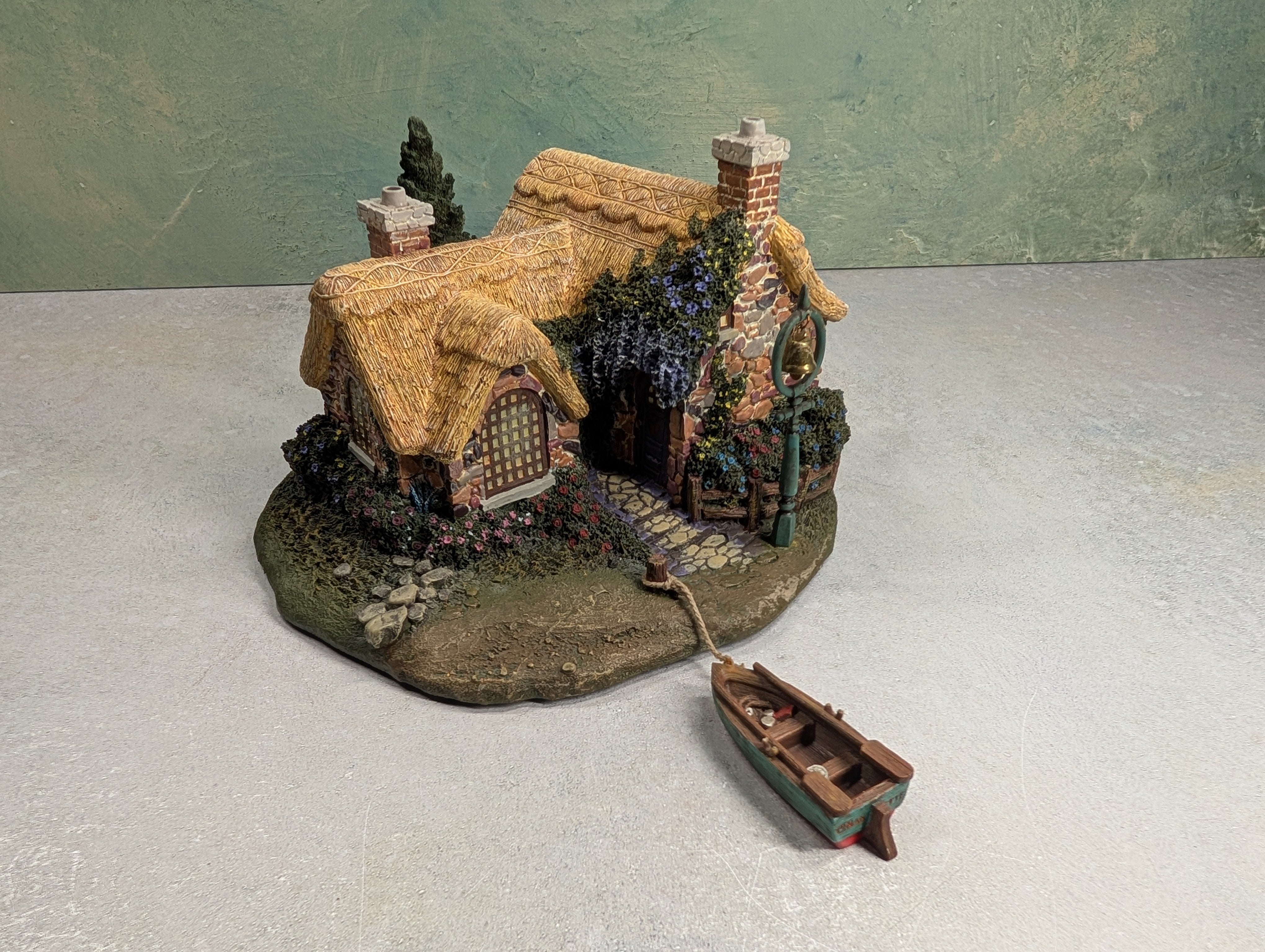 USED Hawthorne Village 79735 Seaside Boathouse Thomas Kinkade