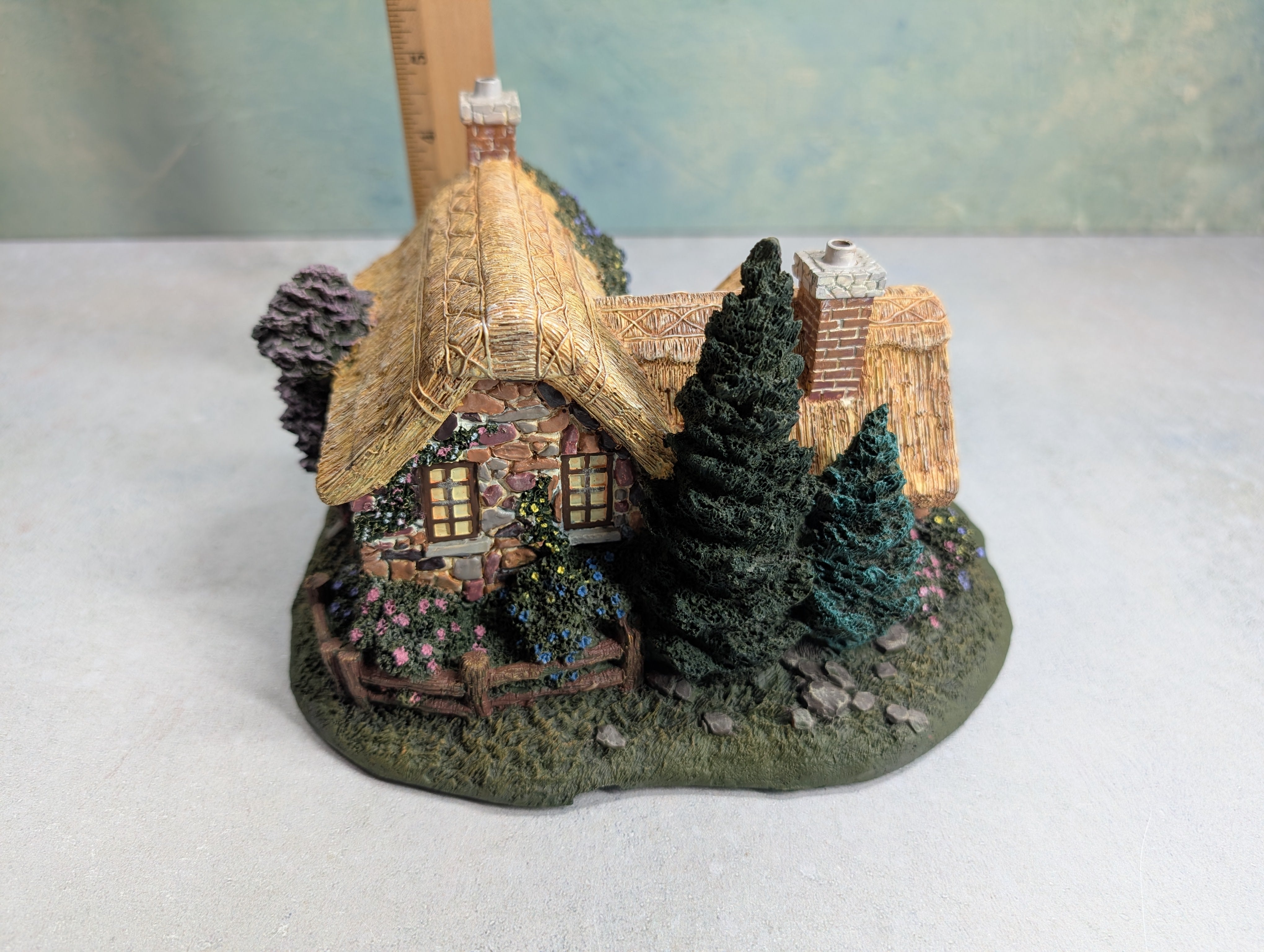 USED Hawthorne Village 79735 Seaside Boathouse Thomas Kinkade