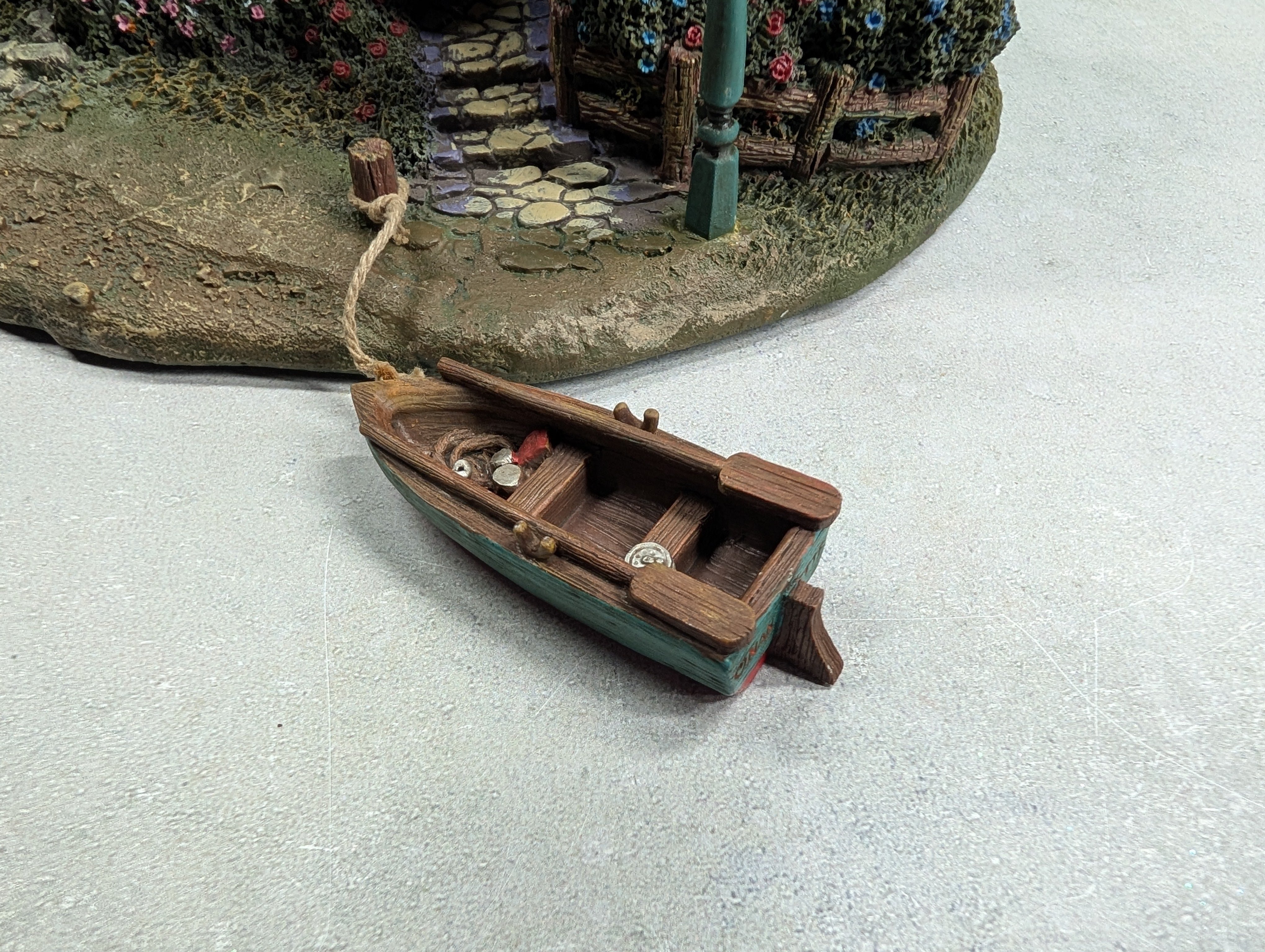 USED Hawthorne Village 79735 Seaside Boathouse Thomas Kinkade