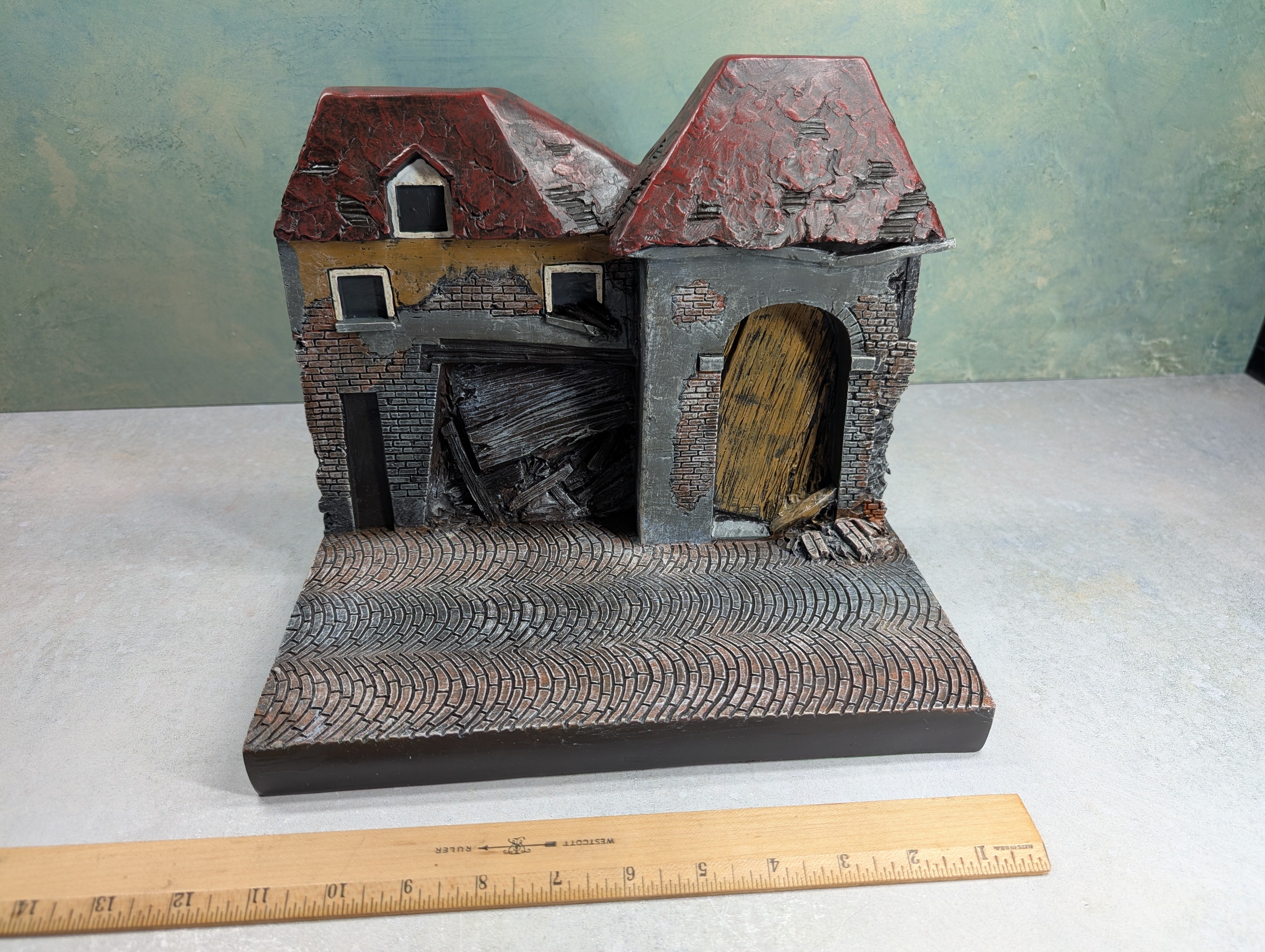 USED Auto World 1:18 Resin Backdrop War Torn Building / Damaged Building