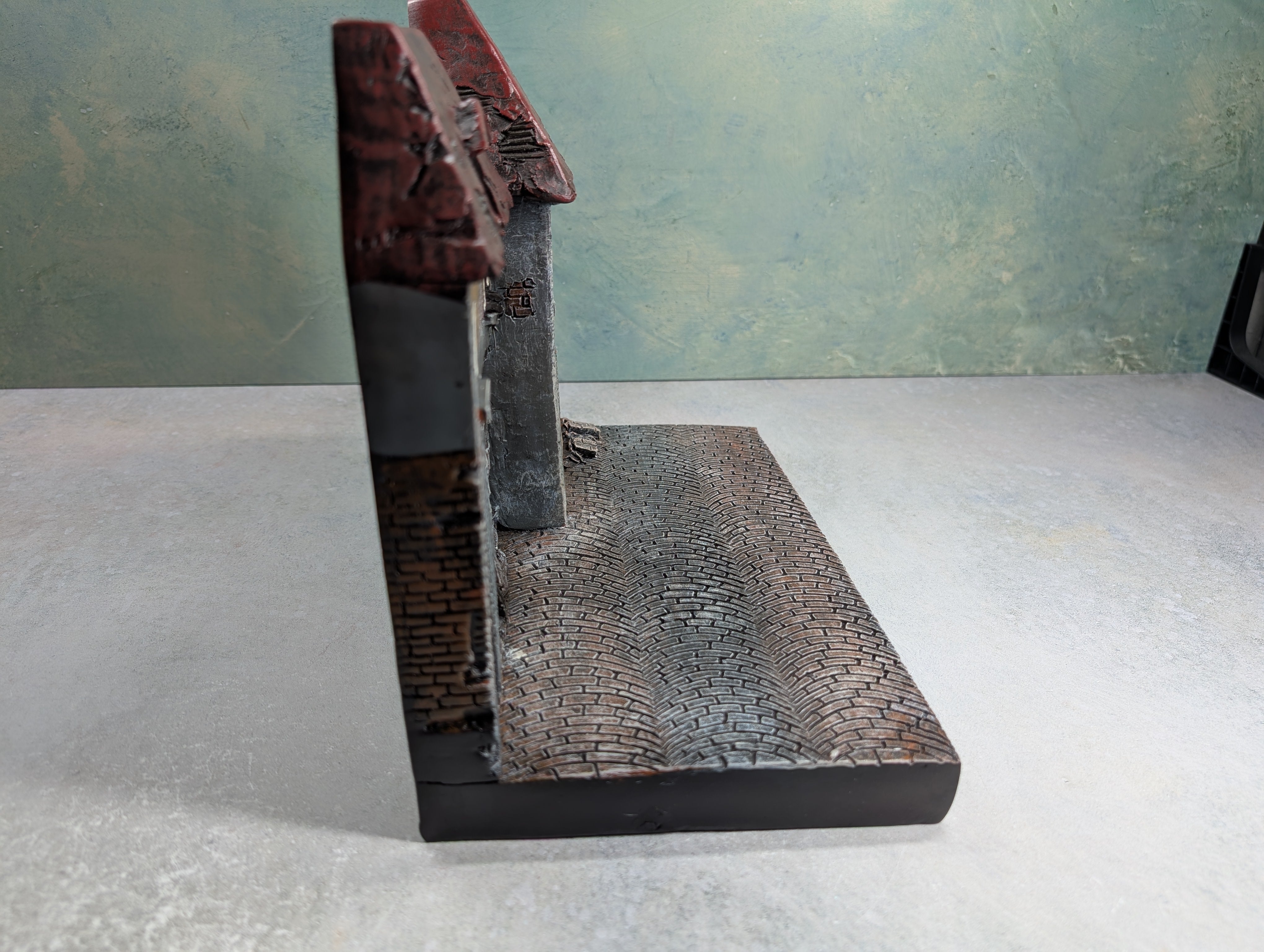 USED Auto World 1:18 Resin Backdrop War Torn Building / Damaged Building