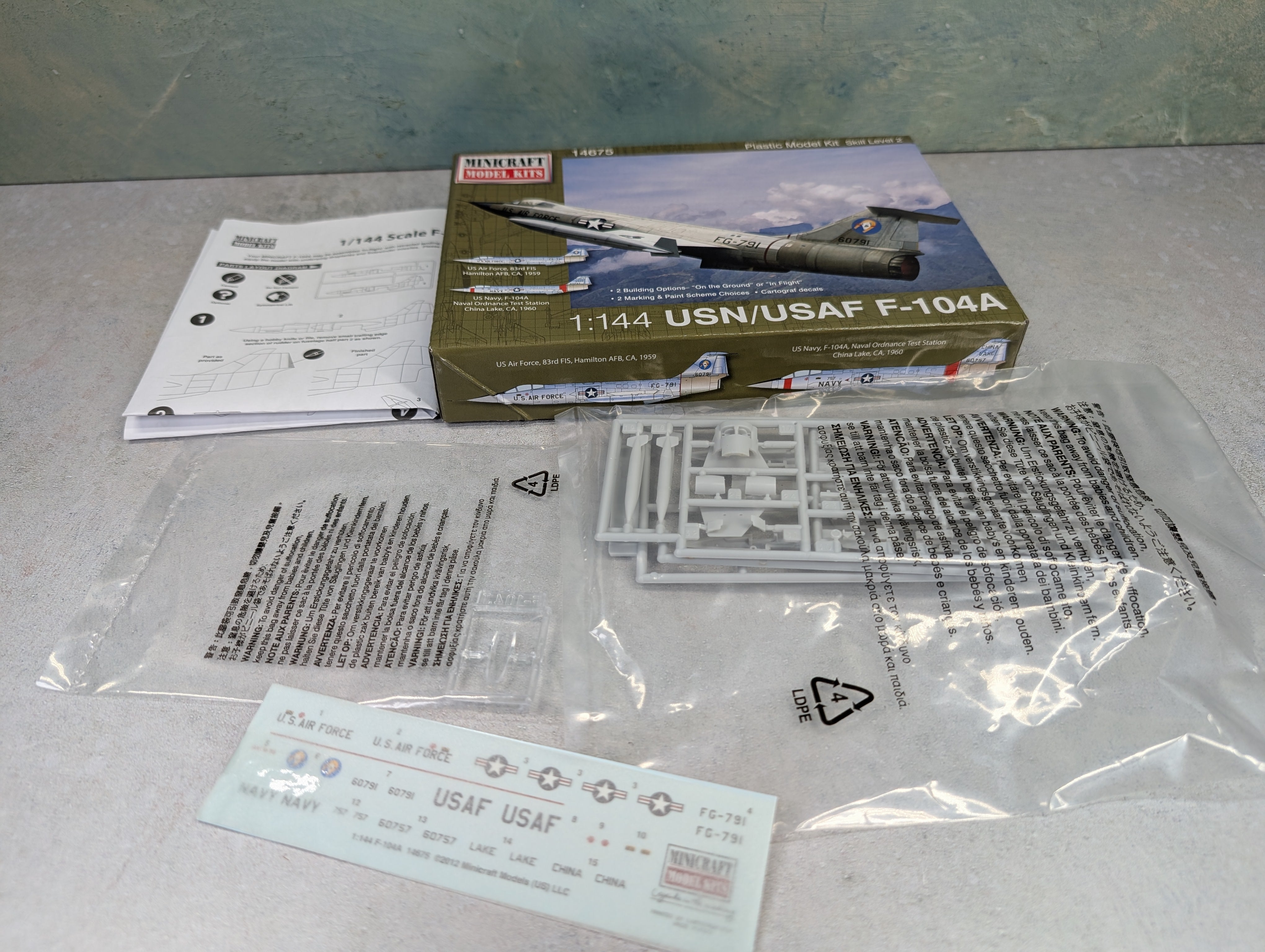 Minicraft 14675 1:144 USN/USAF F-104A - Skill Level 2 KIT