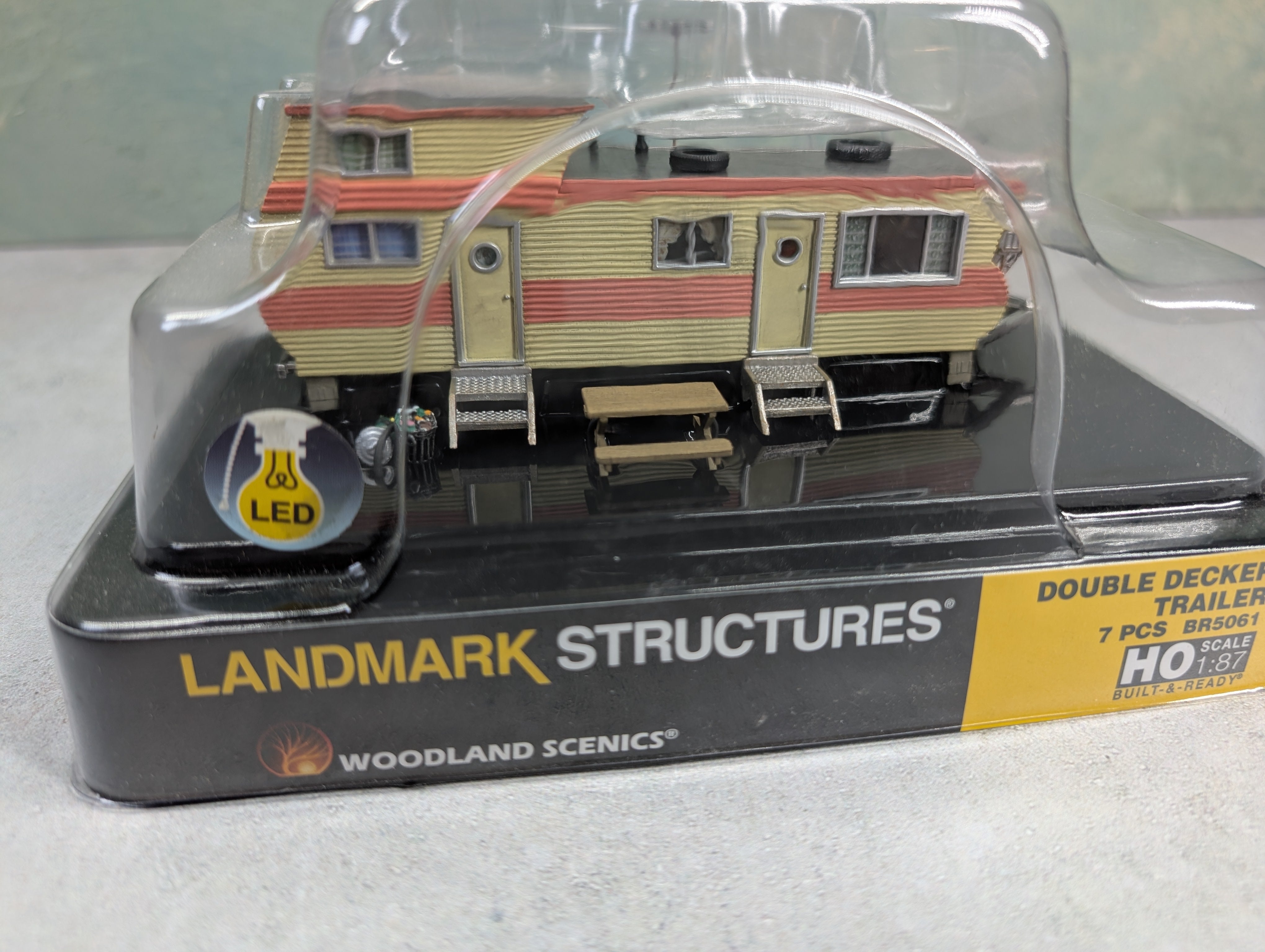 Woodland Scenics BR5061 HO Scale Double Decker Trailer 7 pcs & LED