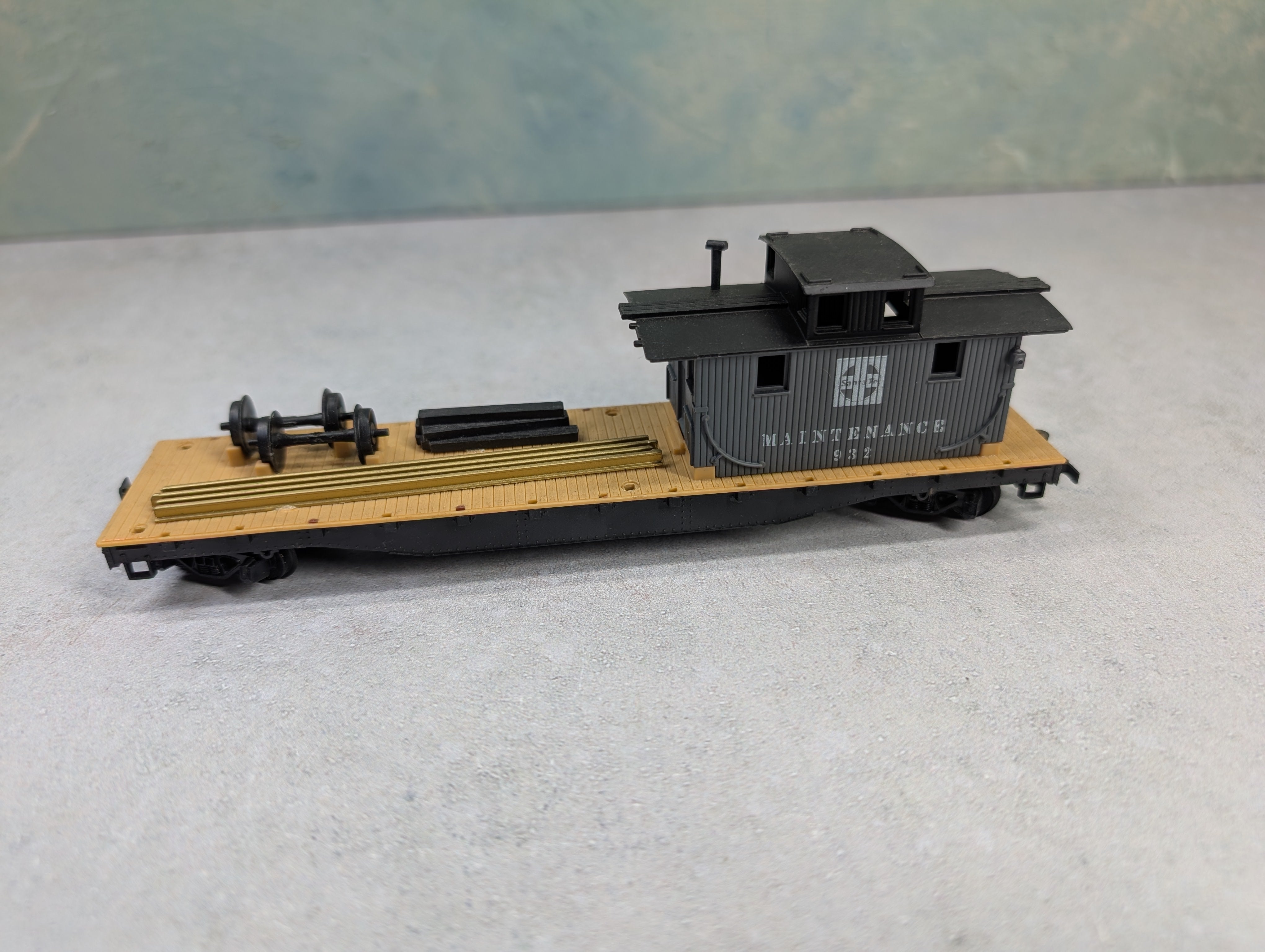 USED Tyco HO Scale Boom Tender Santa Fe ATSF #932 MOW