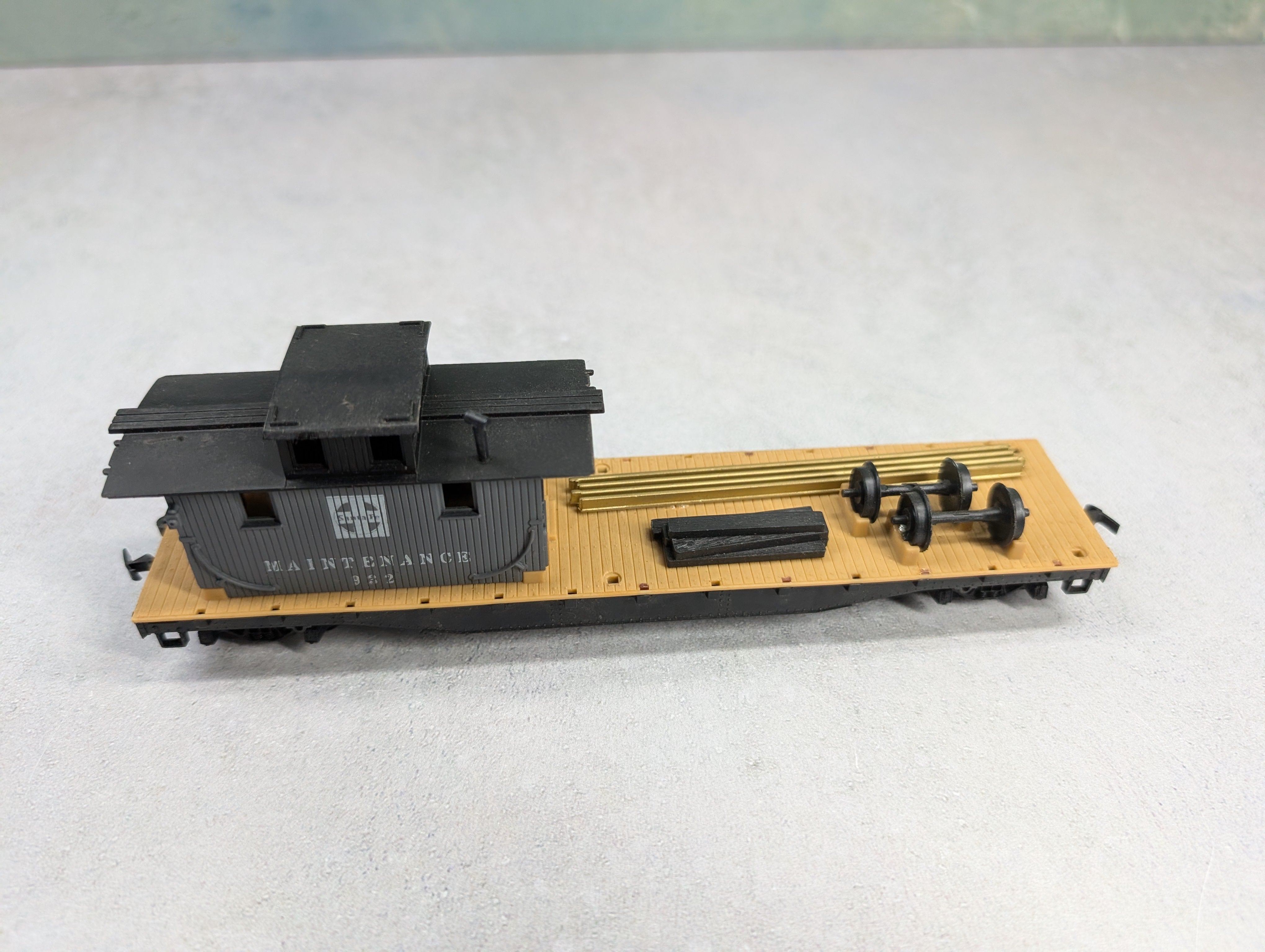 USED Tyco HO Scale Boom Tender Santa Fe ATSF #932 MOW