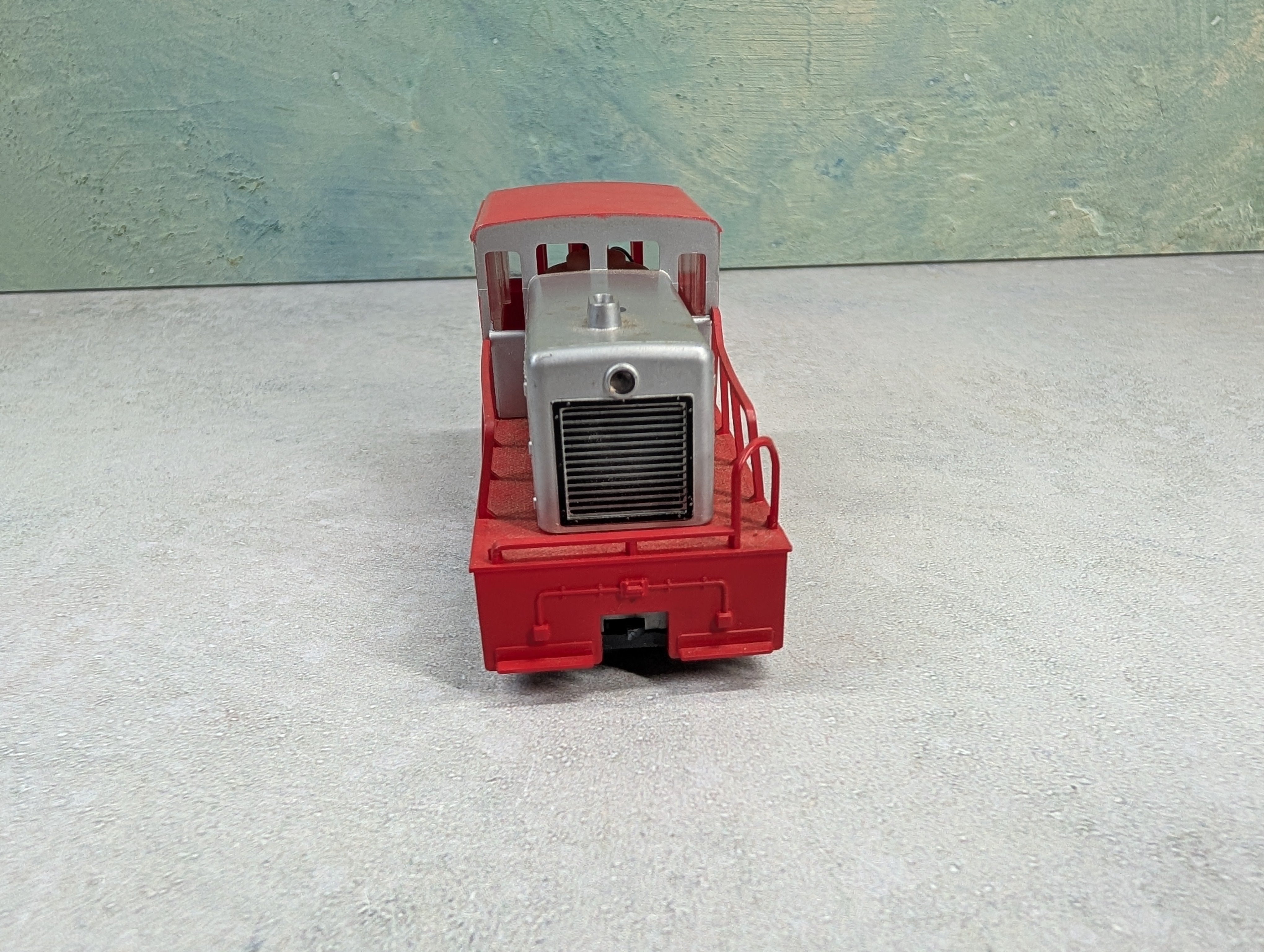 USED AHM HO Scale Switcher Diesel Locomotive Santa Fe Runs DC