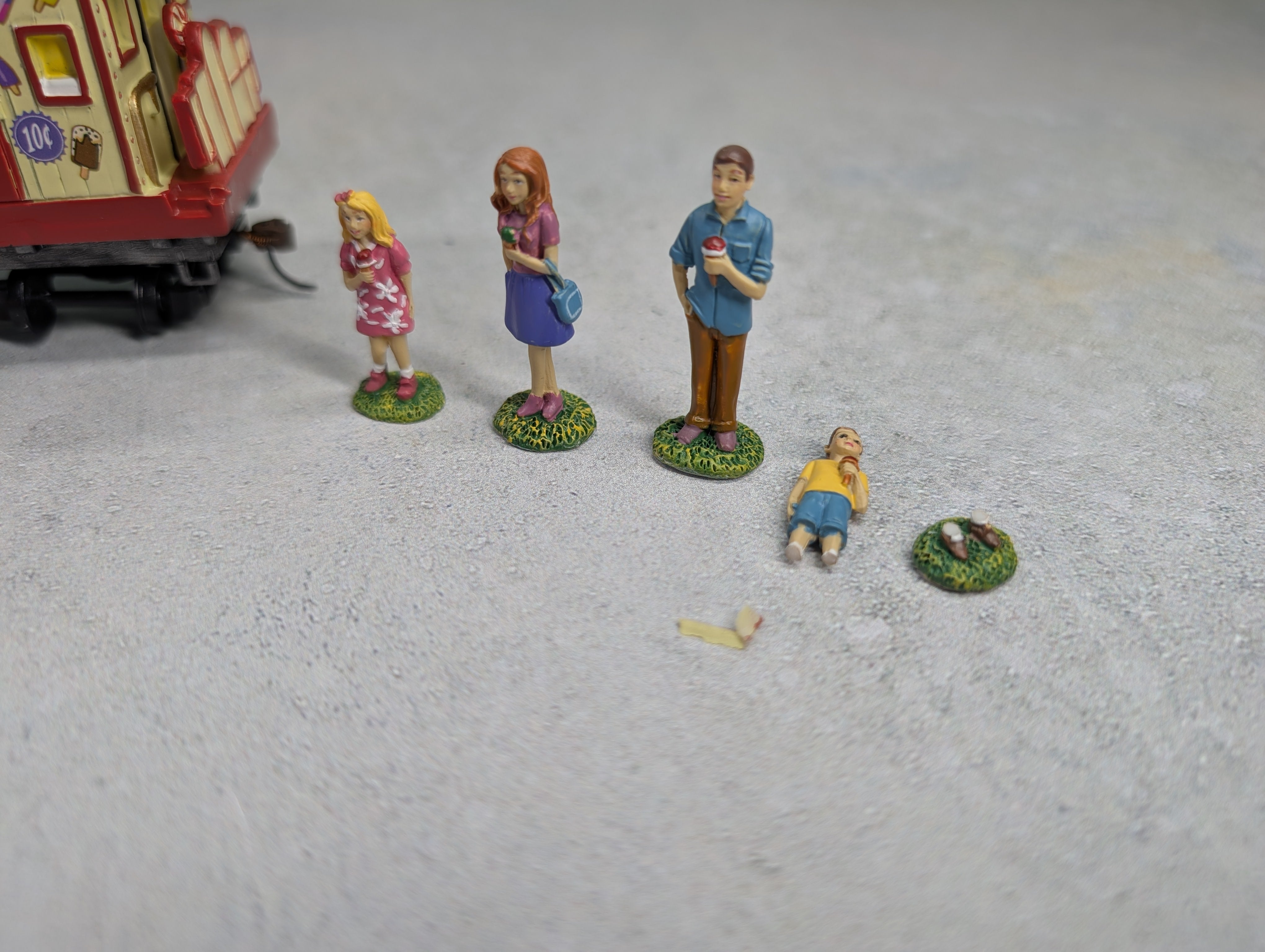 Hawthorne Village On30 Scale Bachmann Sweet Treats Caboose w/ Figures