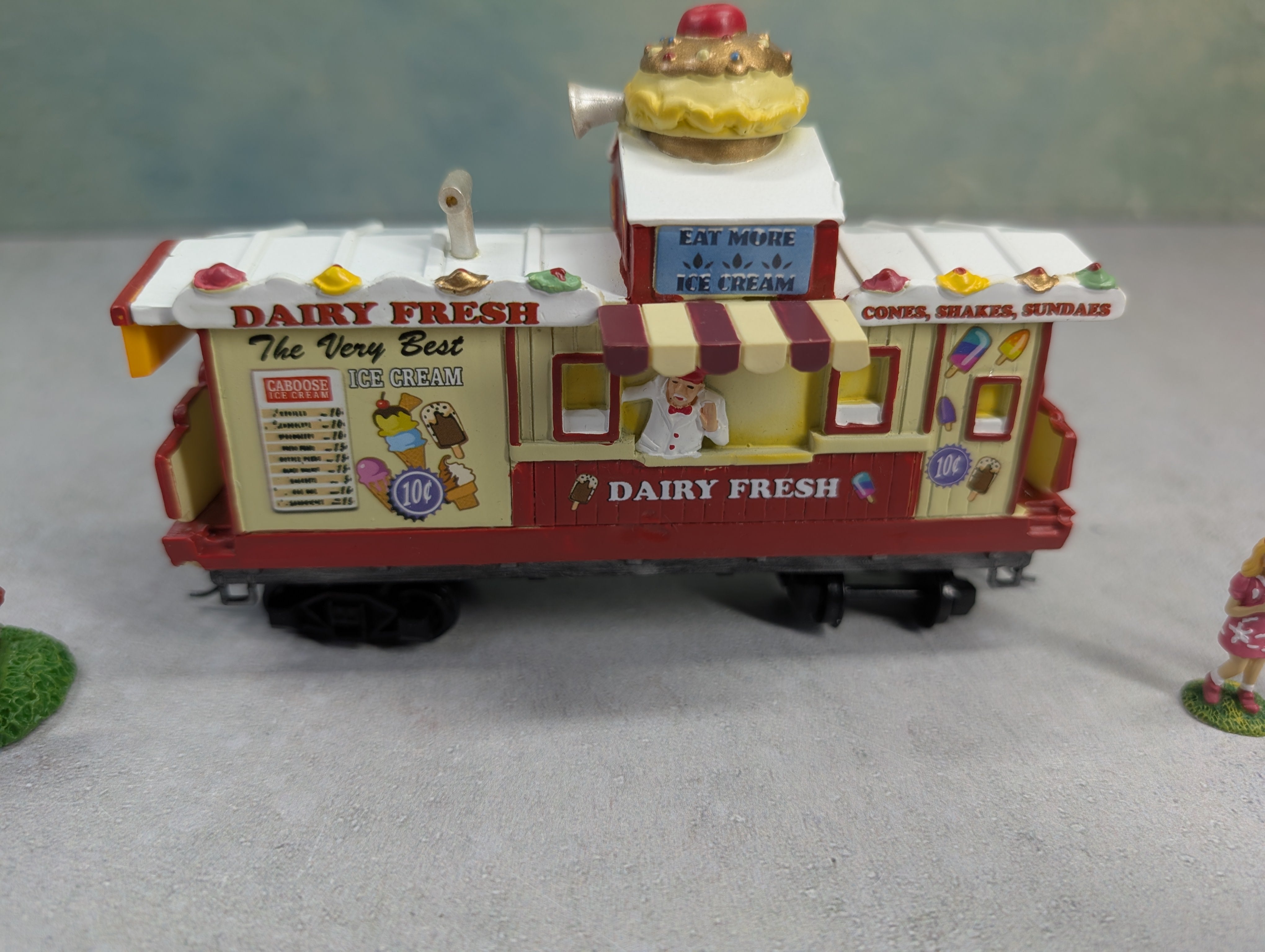 Hawthorne Village On30 Scale Bachmann Sweet Treats Caboose w/ Figures