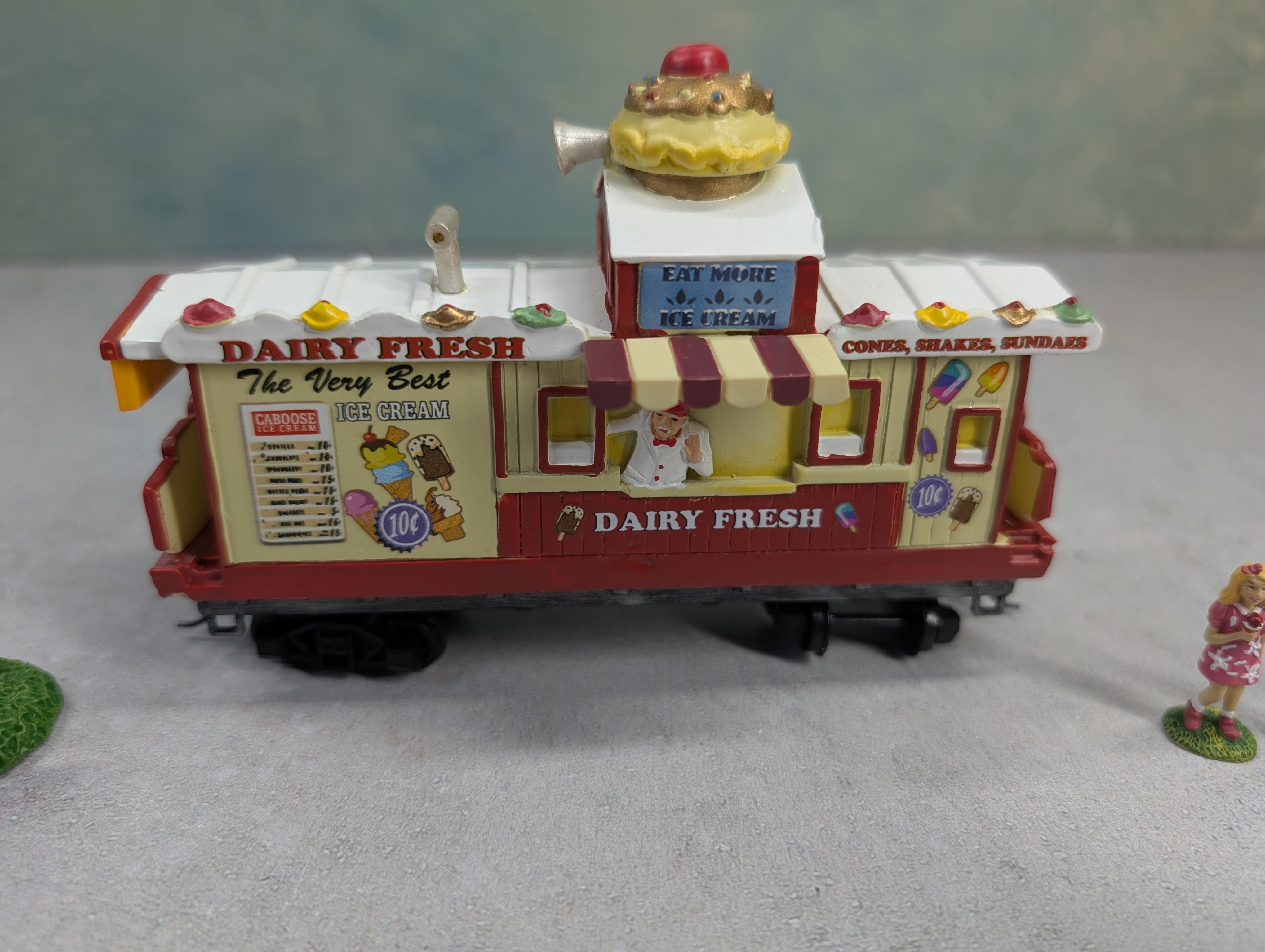 Hawthorne Village On30 Scale Bachmann Sweet Treats Caboose w/ Figures