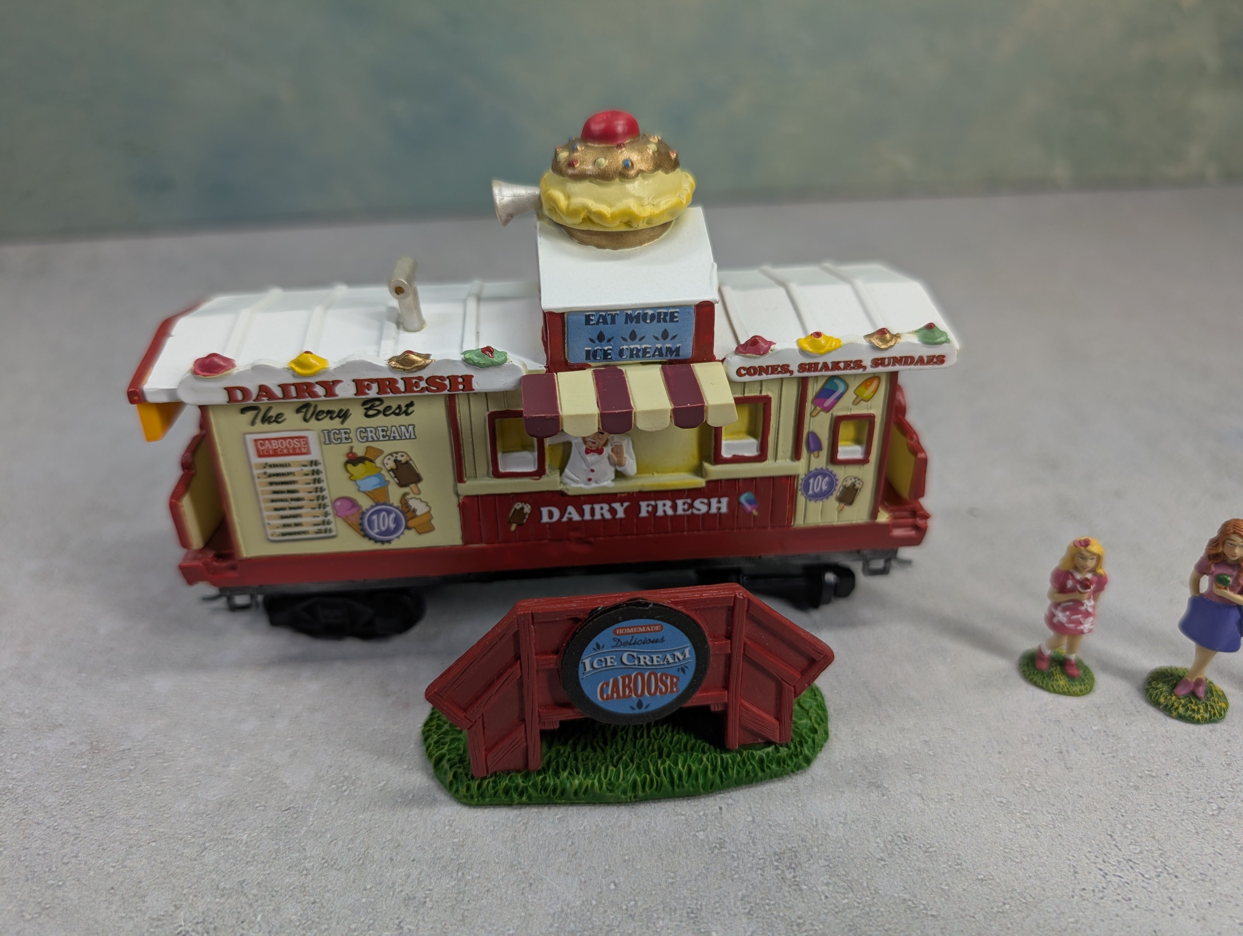 Hawthorne Village On30 Scale Bachmann Sweet Treats Caboose w/ Figures