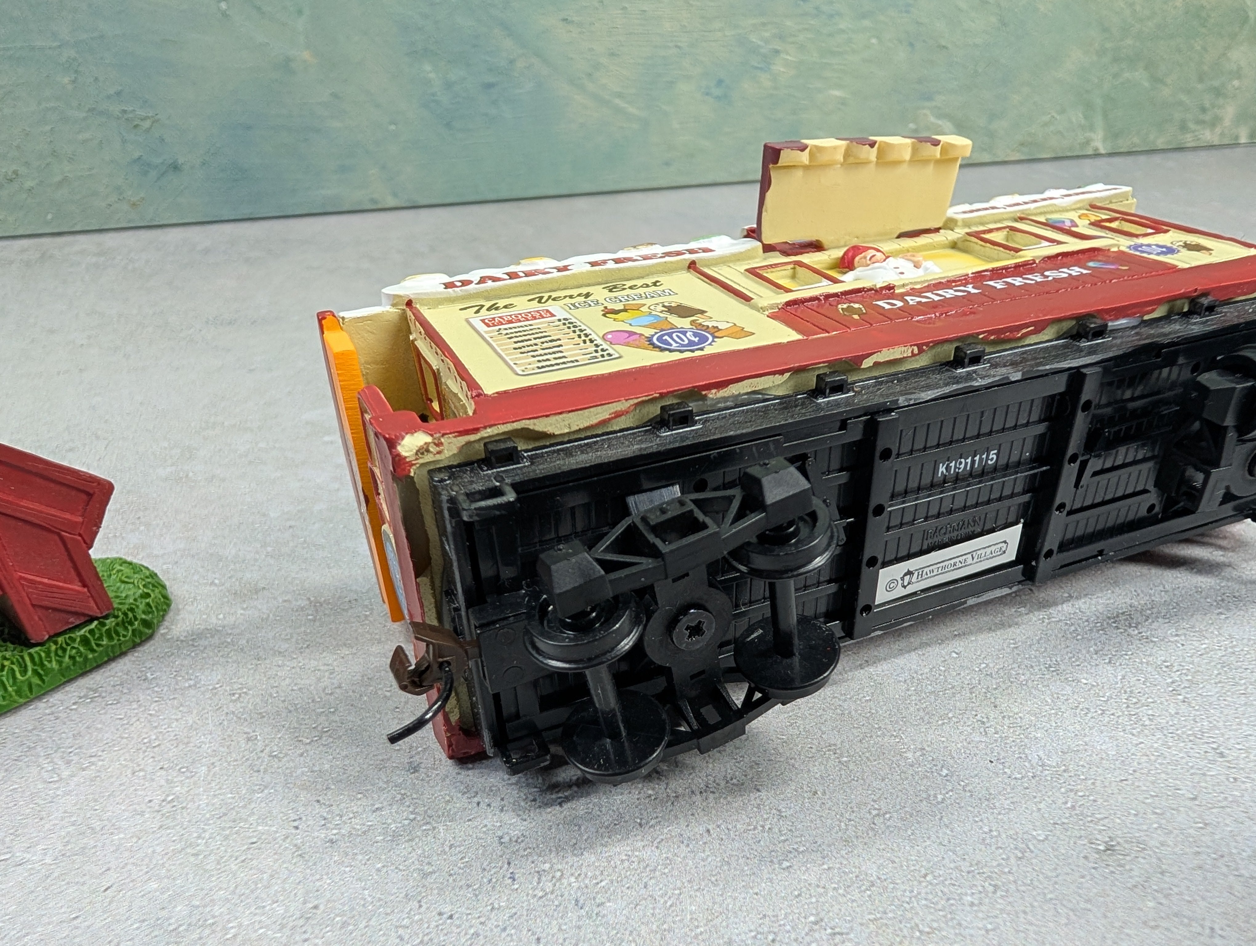 Hawthorne Village On30 Scale Bachmann Sweet Treats Caboose w/ Figures