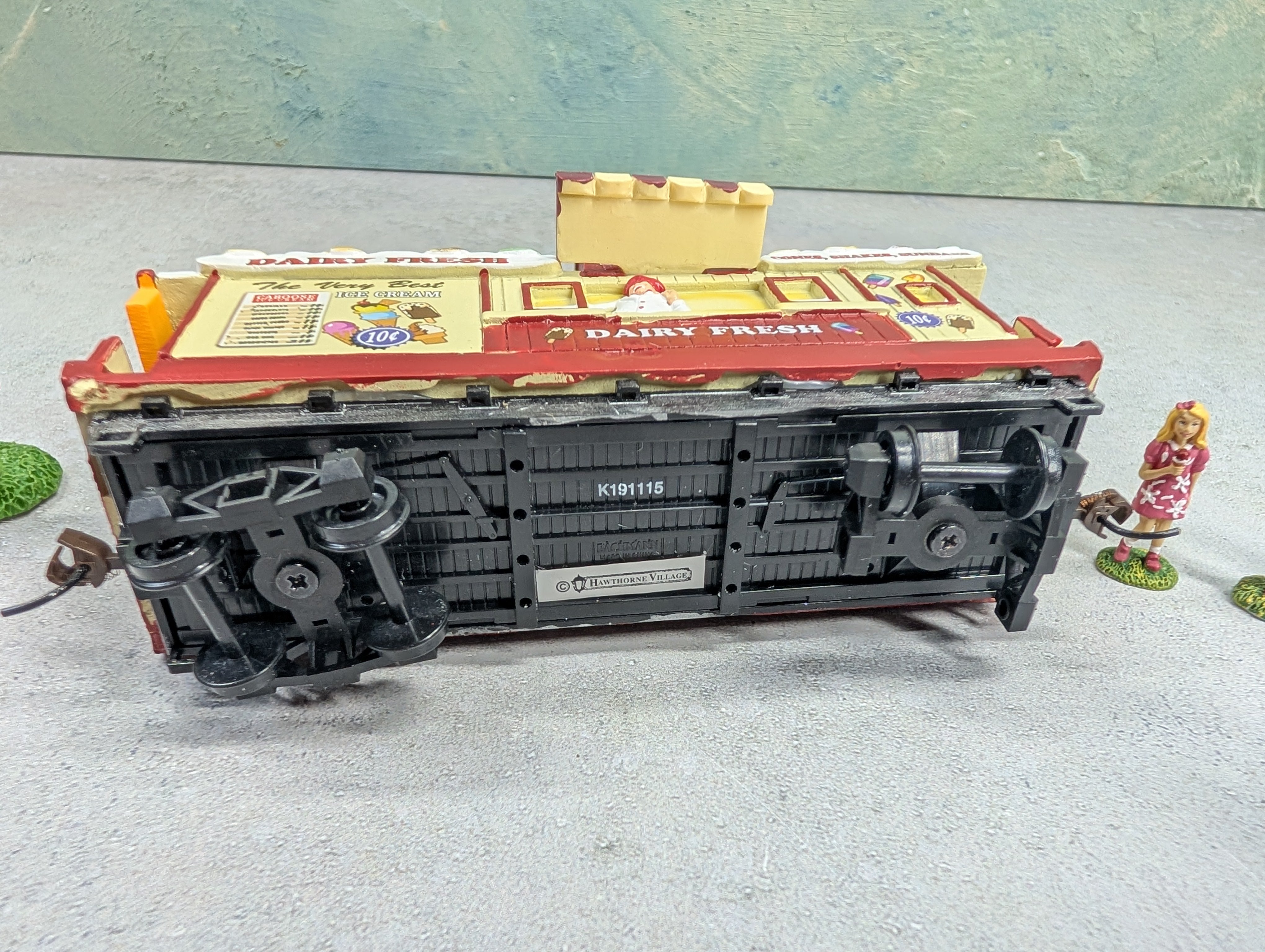 Hawthorne Village On30 Scale Bachmann Sweet Treats Caboose w/ Figures