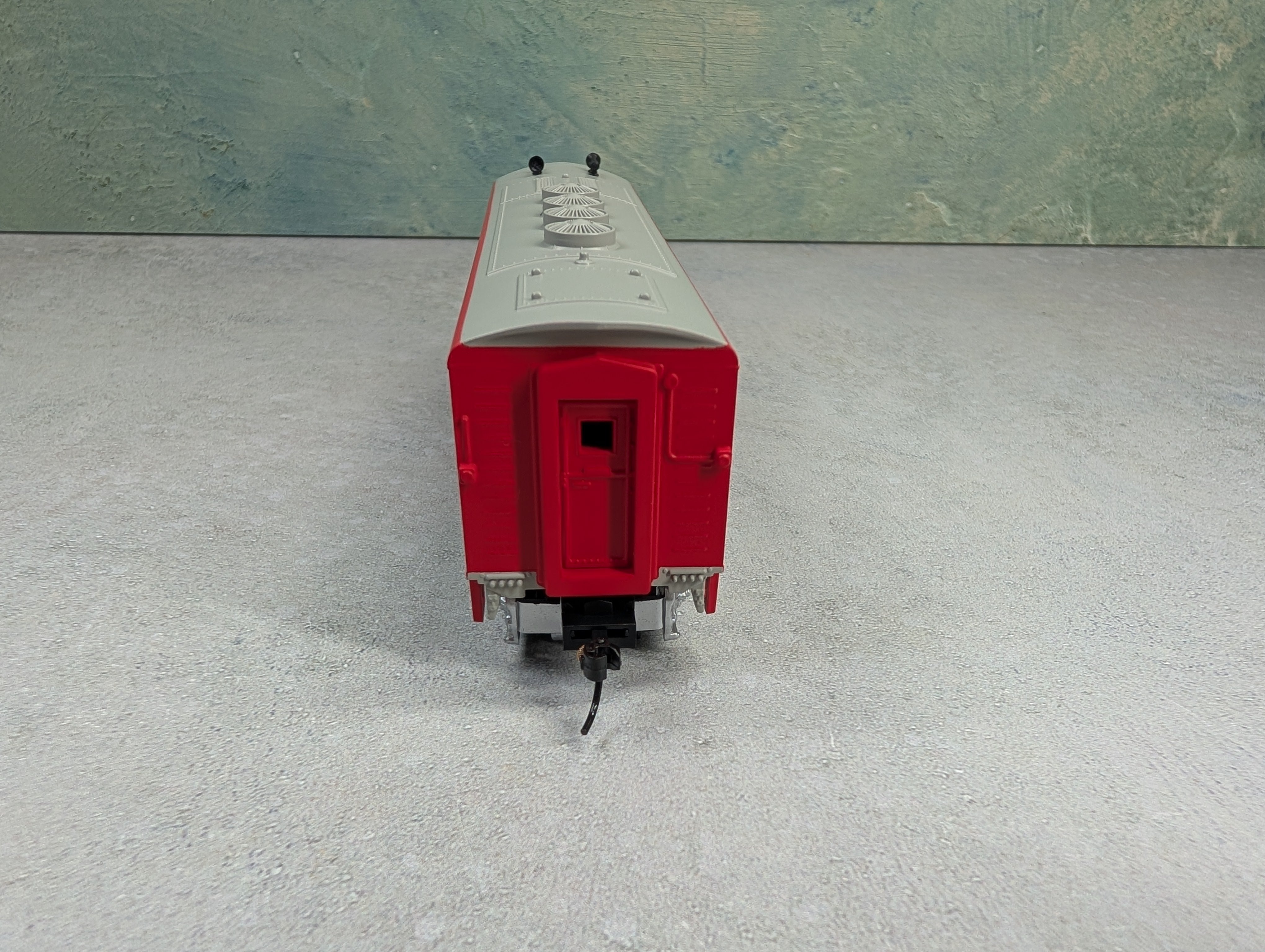 USED Hawthorne Village HO Scale Bachmann Diesel Locomotive Ford Tractor Runs Great DC