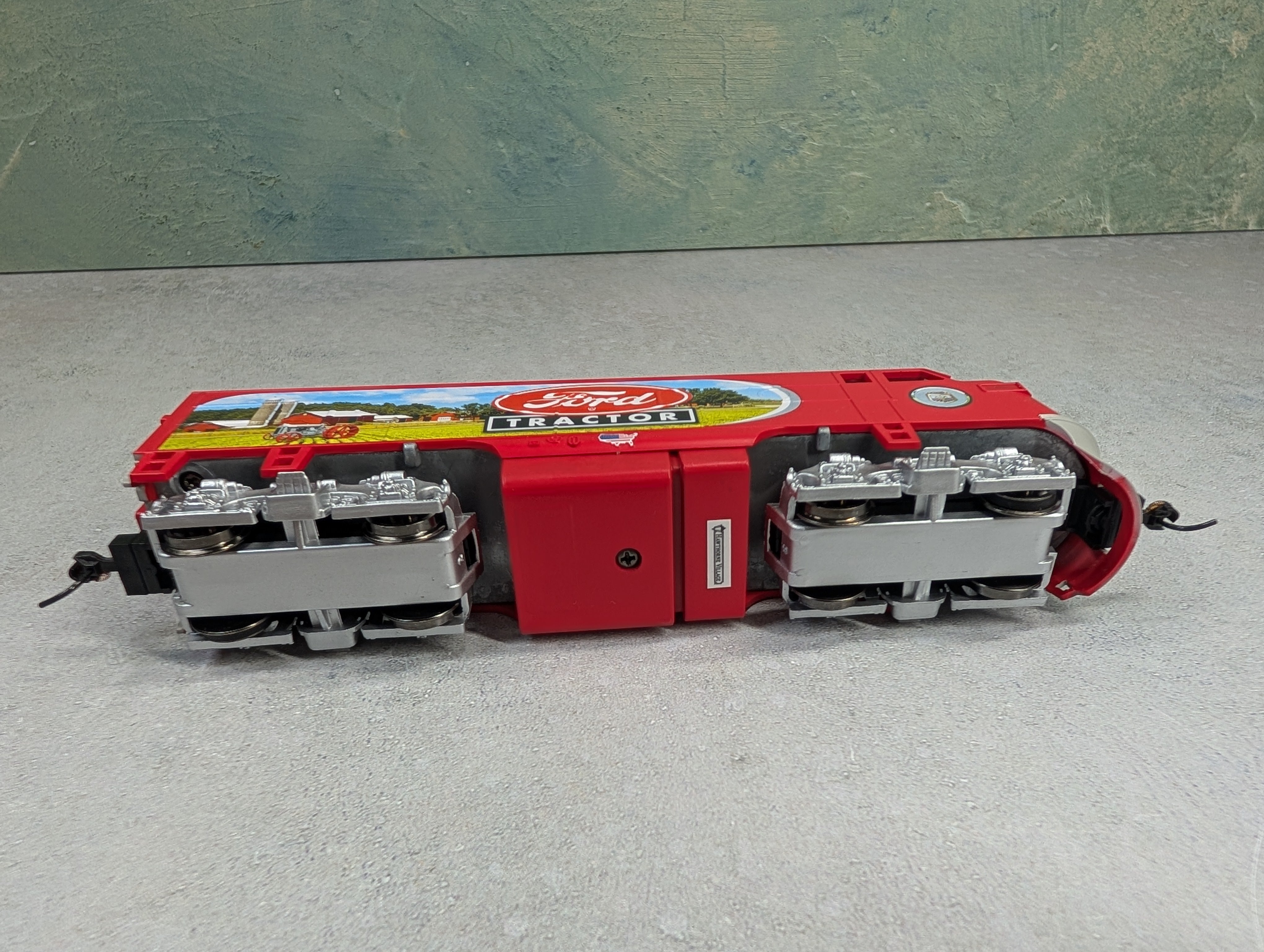 USED Hawthorne Village HO Scale Bachmann Diesel Locomotive Ford Tractor Runs Great DC