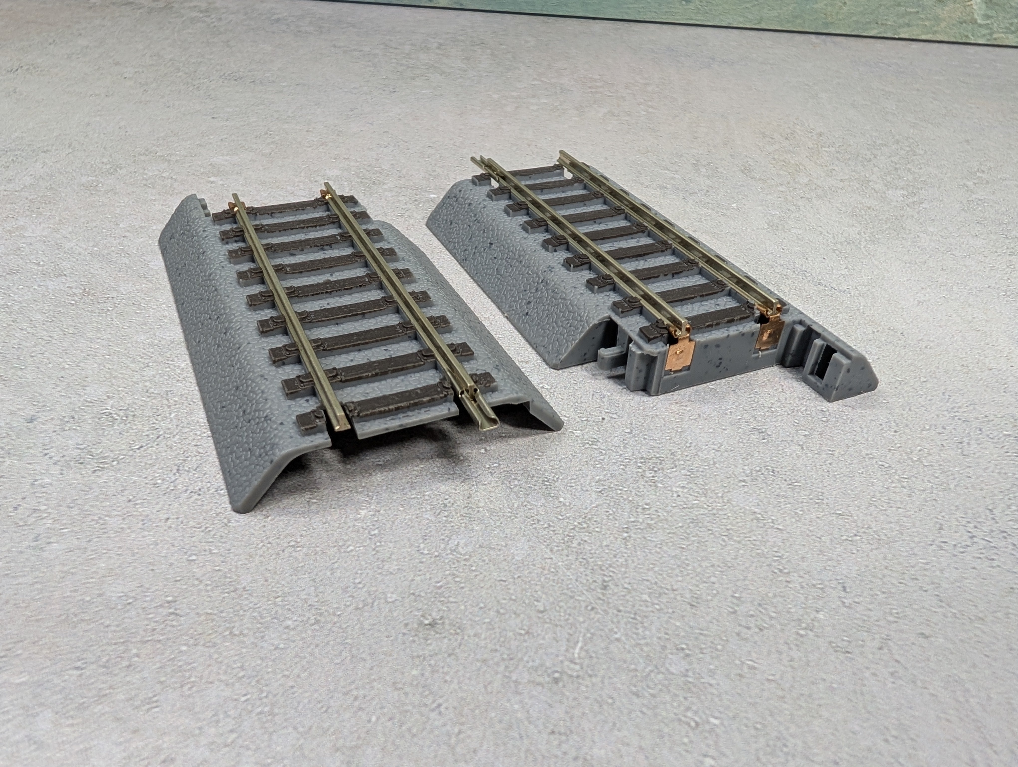 USED WalthersTrainline HO Scale Power-Loc 3" Adaptors, Conversion Straight Track (2 pcs)