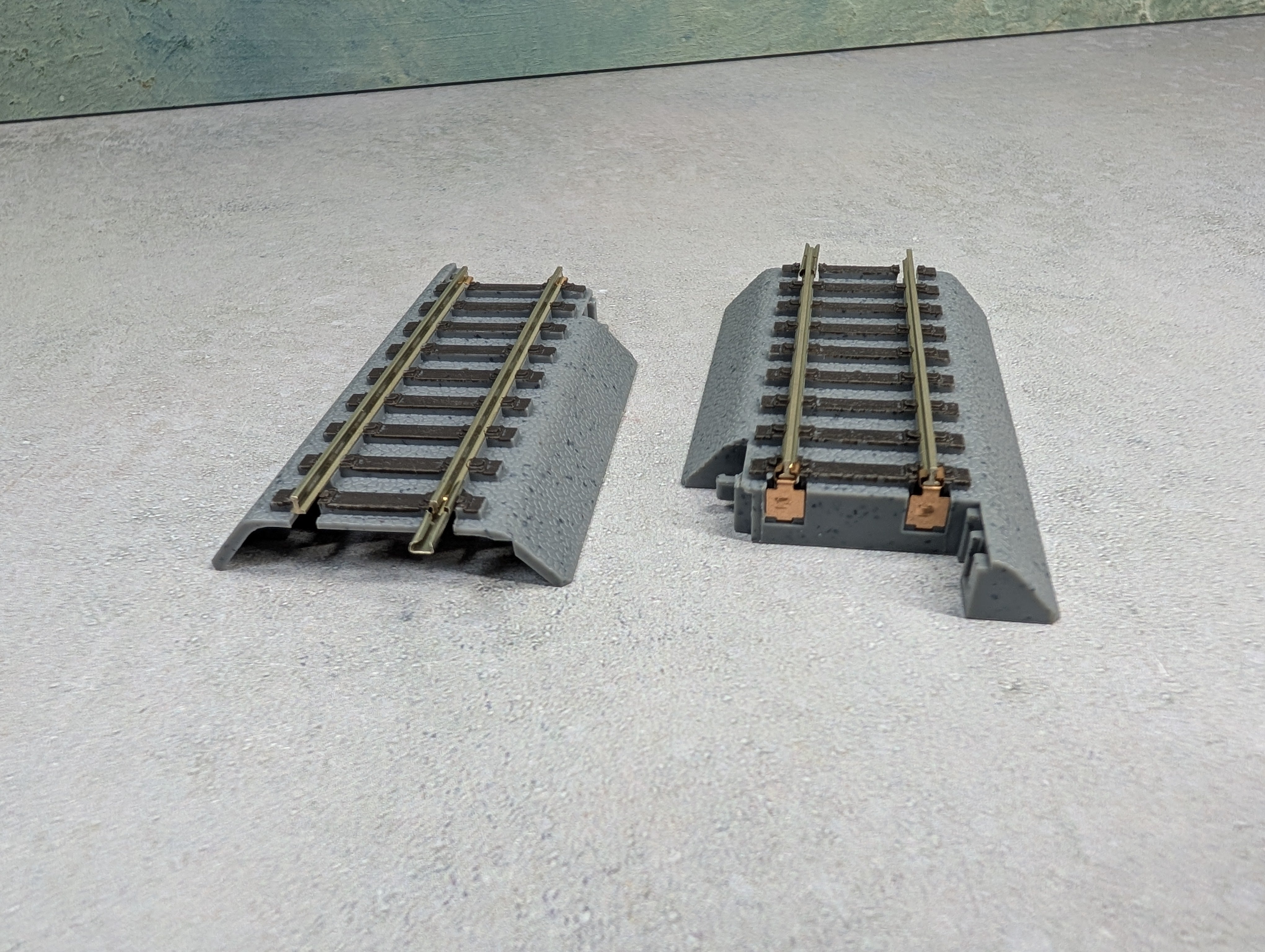 USED WalthersTrainline HO Scale Power-Loc 3" Adaptors, Conversion Straight Track (2 pcs)