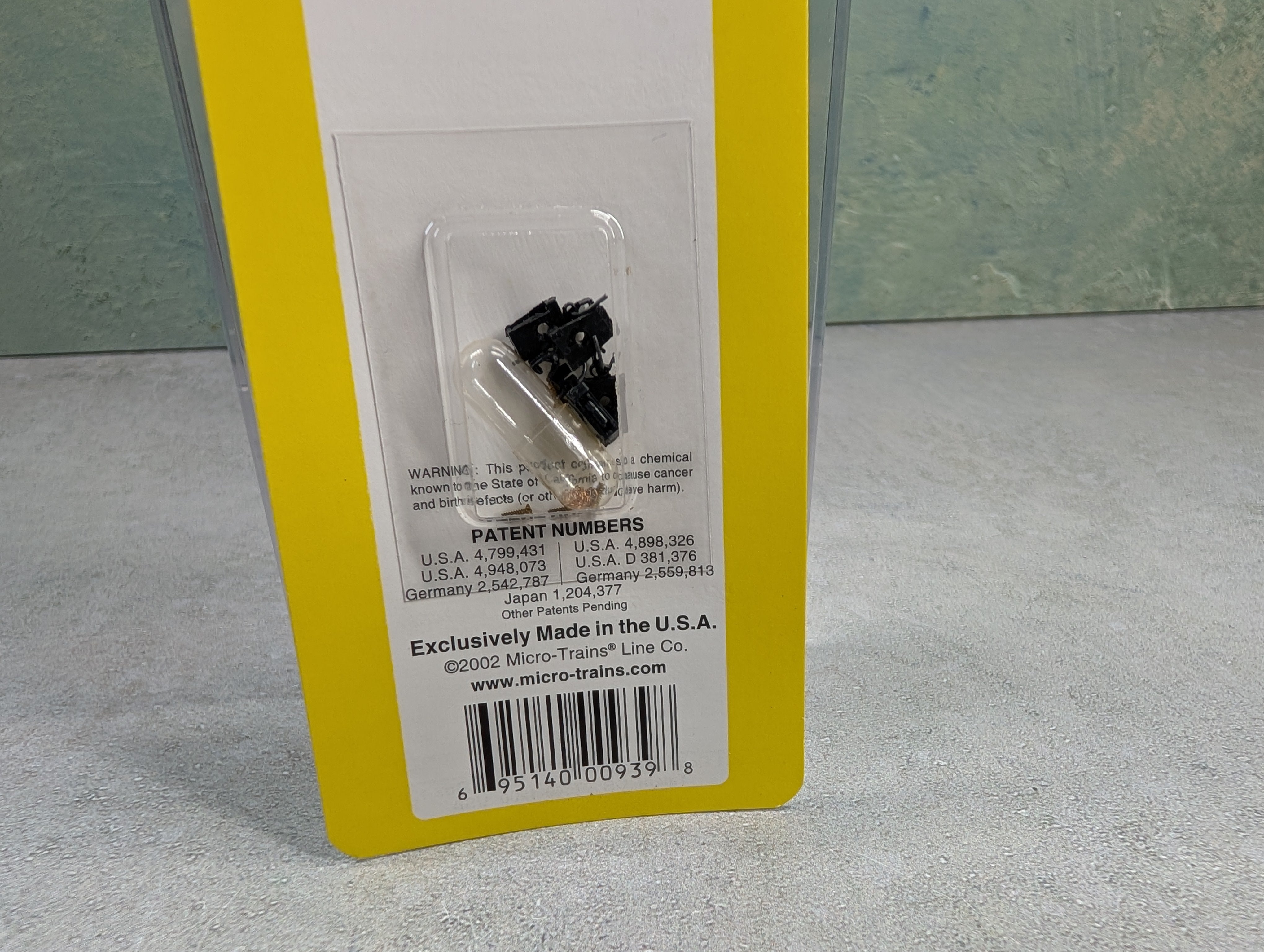 USED Micro-Trains 905 Z Scale #903 Magne-Matic Couplers (Two Pair, Assembled) 002905, Body Mount