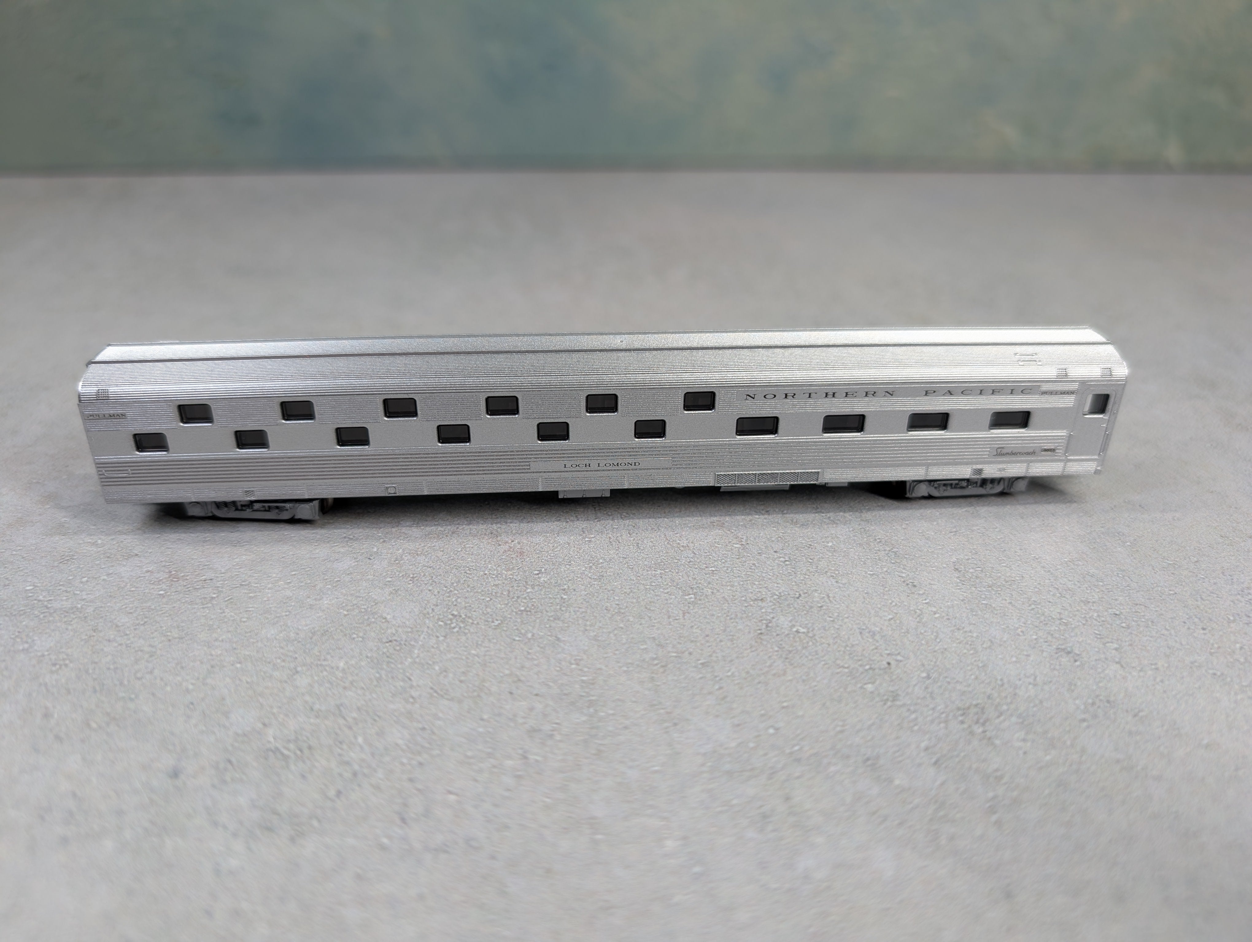 USED KATO N Scale Sleeper Passenger Car Northern Pacific Loch Lomond