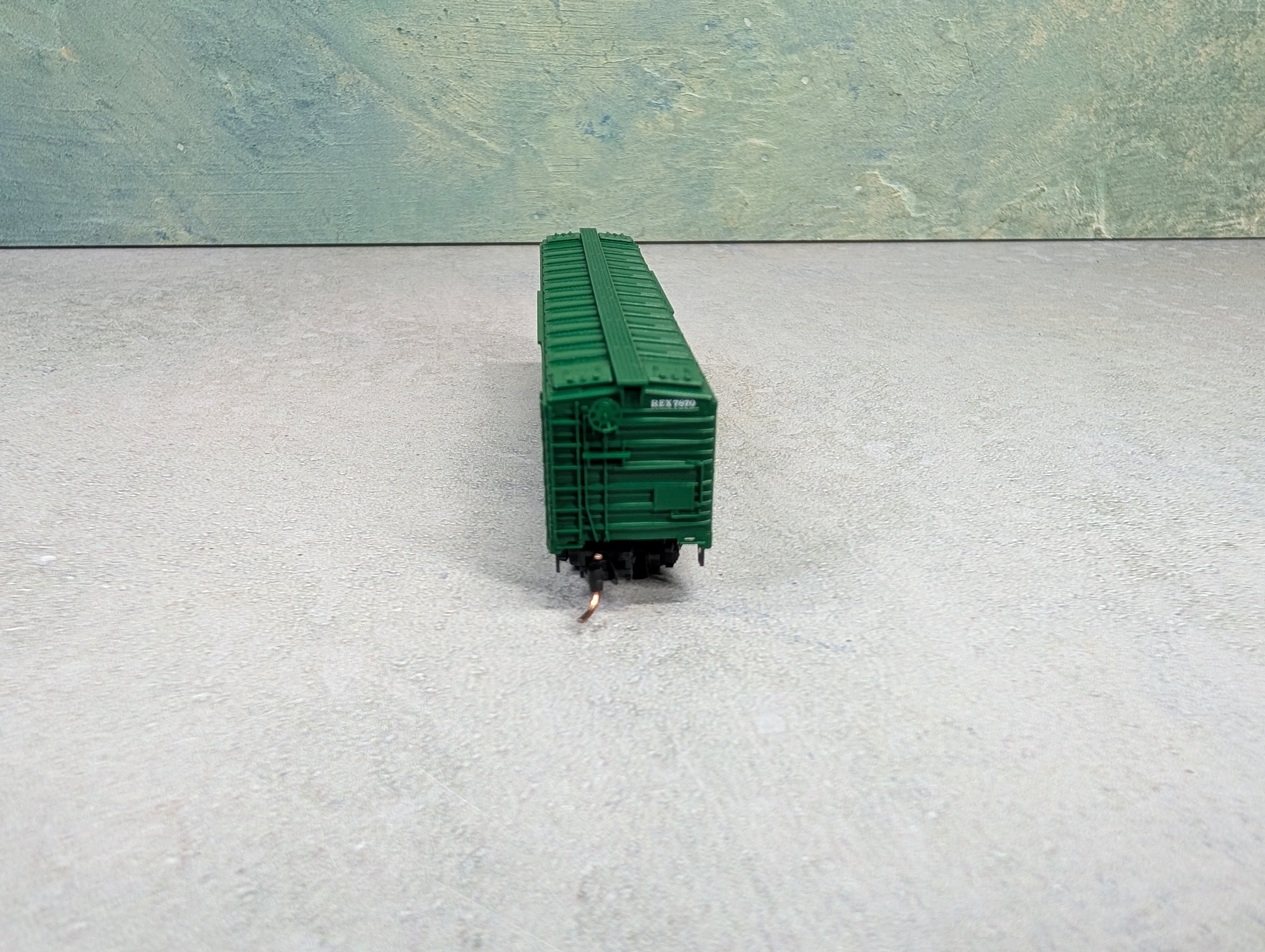 USED Micro-Trains N Scale 52' 2" Riveted Steel Express Reefer w/ Plug Door REA Express REX #7870