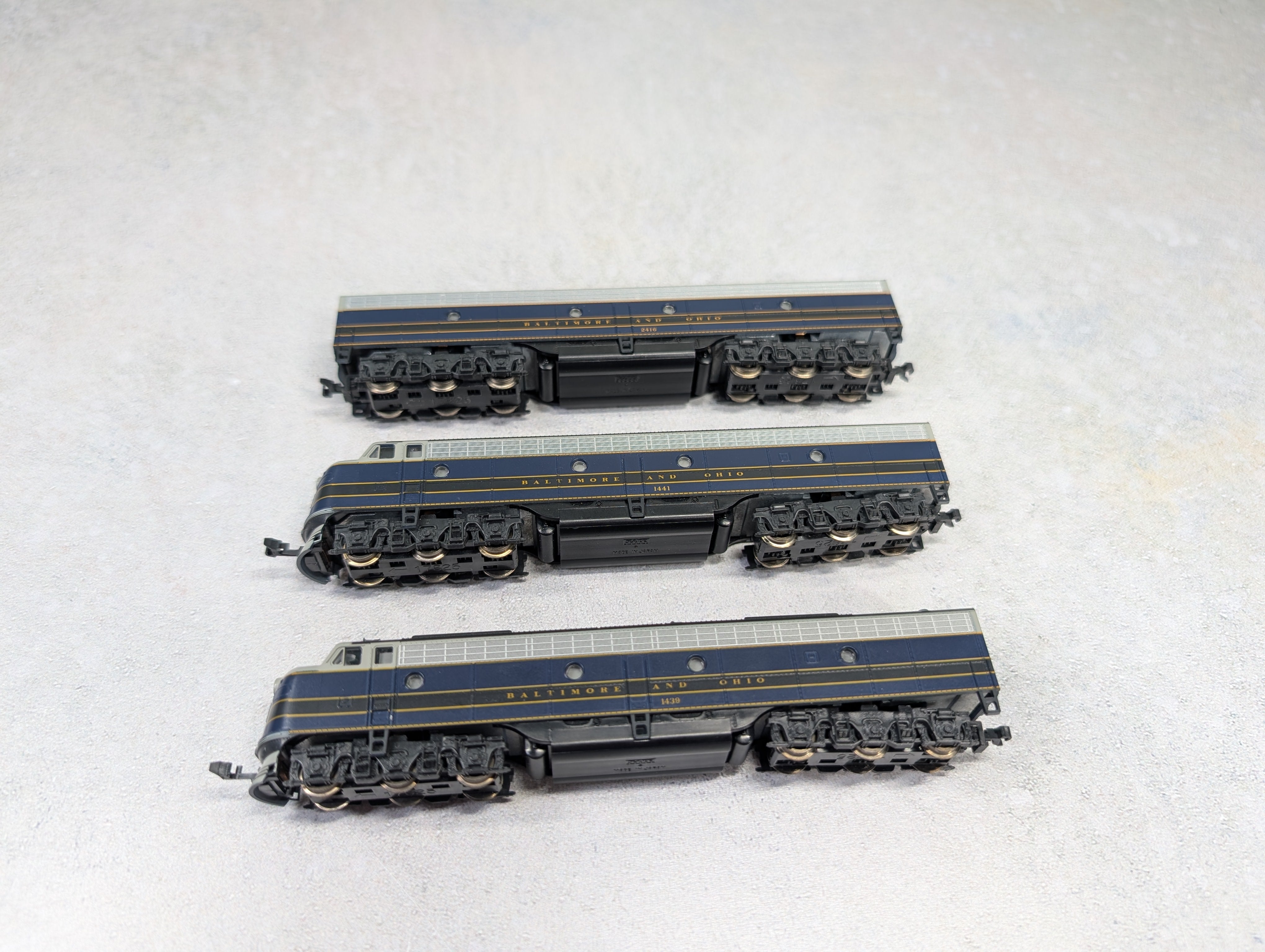 USED KATO N Scale Powered ABA Set of E8/9 Diesel Locomotives Baltimore and Ohio #1441, 2416, 1439 Runs Great DCC Ready
